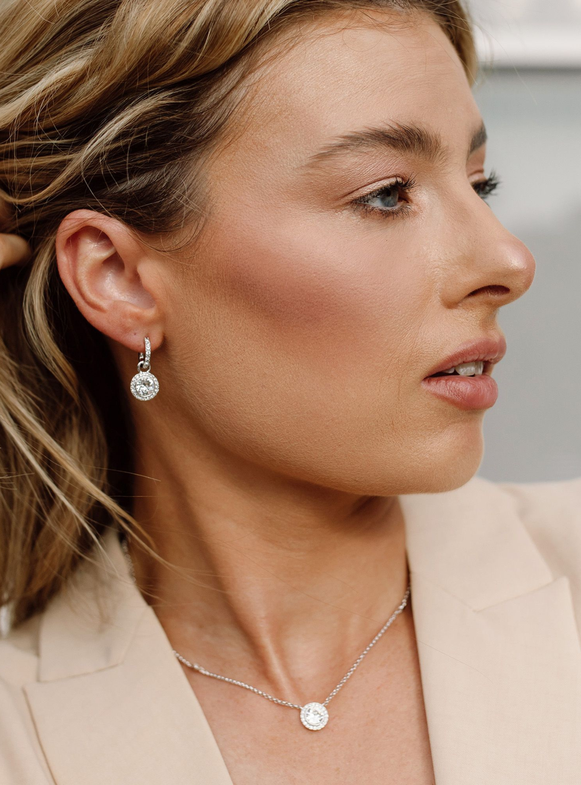 Aros colgantes Angelic Circle con cristal de Swarovski transparentes en plata-2