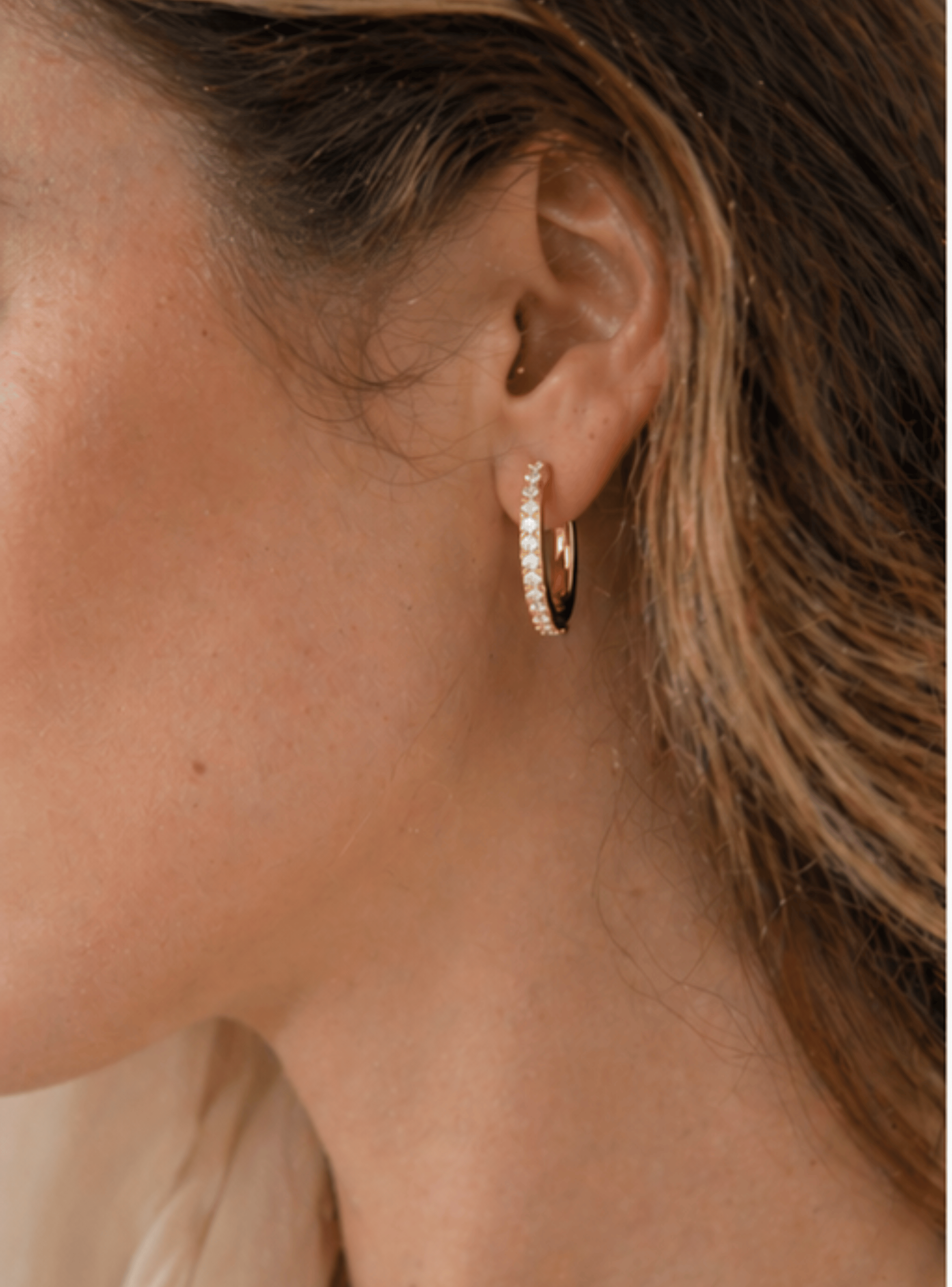Argollas Eternity 18 mm Pavé – Cristales Austriacos en Oro | Elegancia Atemporal-6