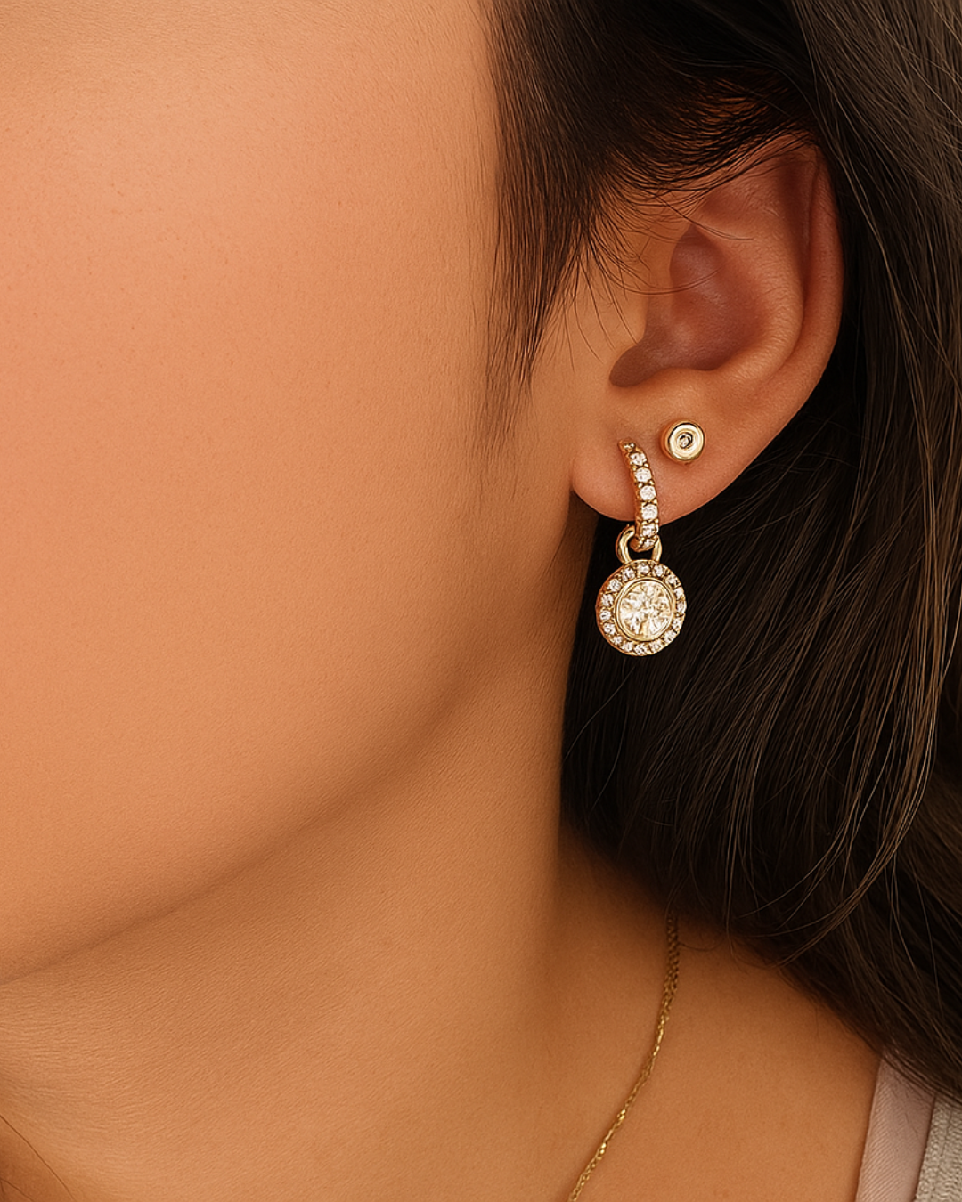 Aros colgantes Angelicales con Cristales transparentes bañados en oro-3