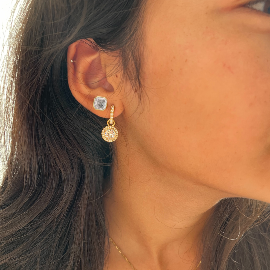 Aros Asscher con cristal de Austria transparente en oro-4