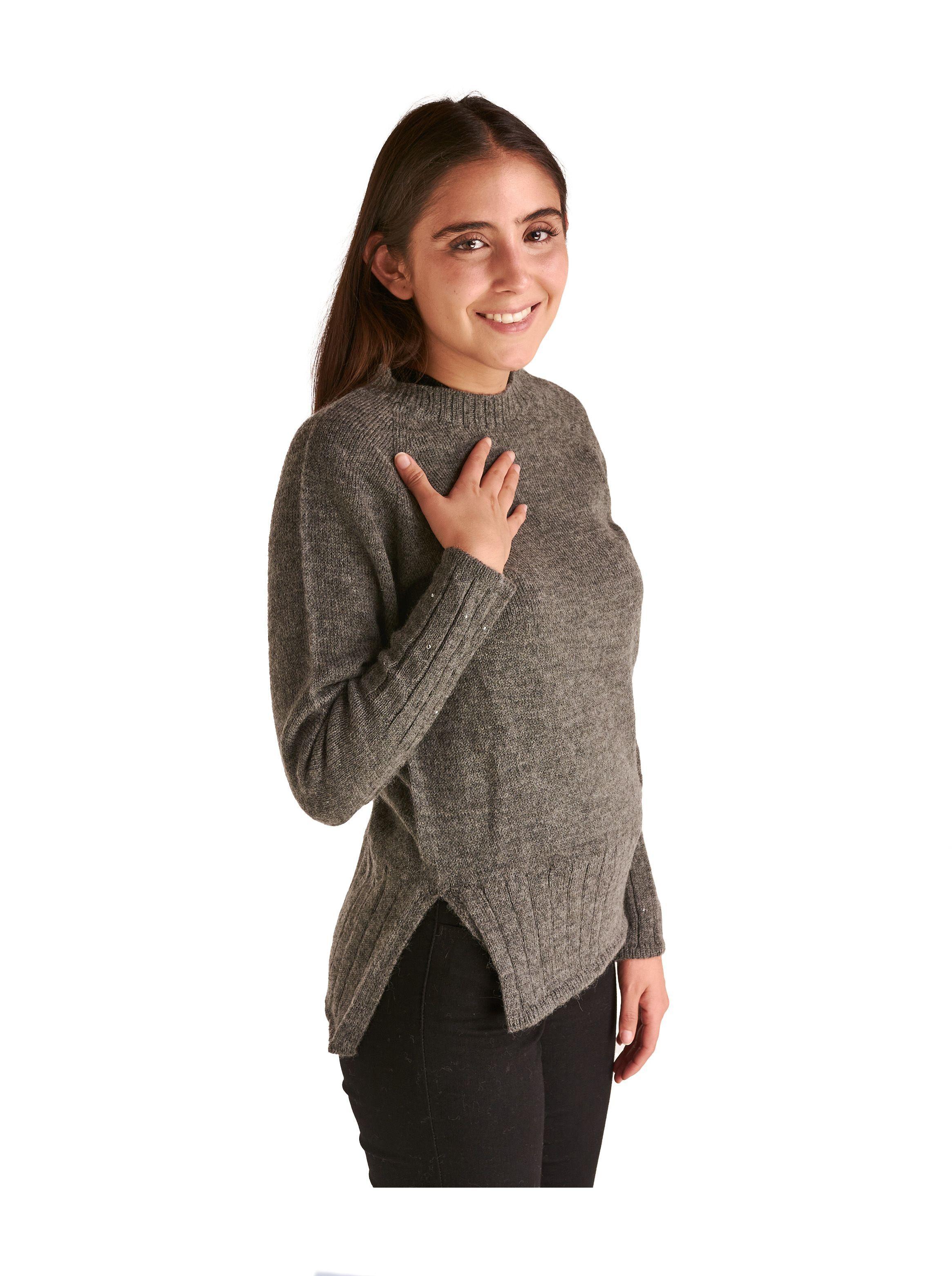 Sweater Cuello Redondo. Manga Ranglan y tachas en puños.-2