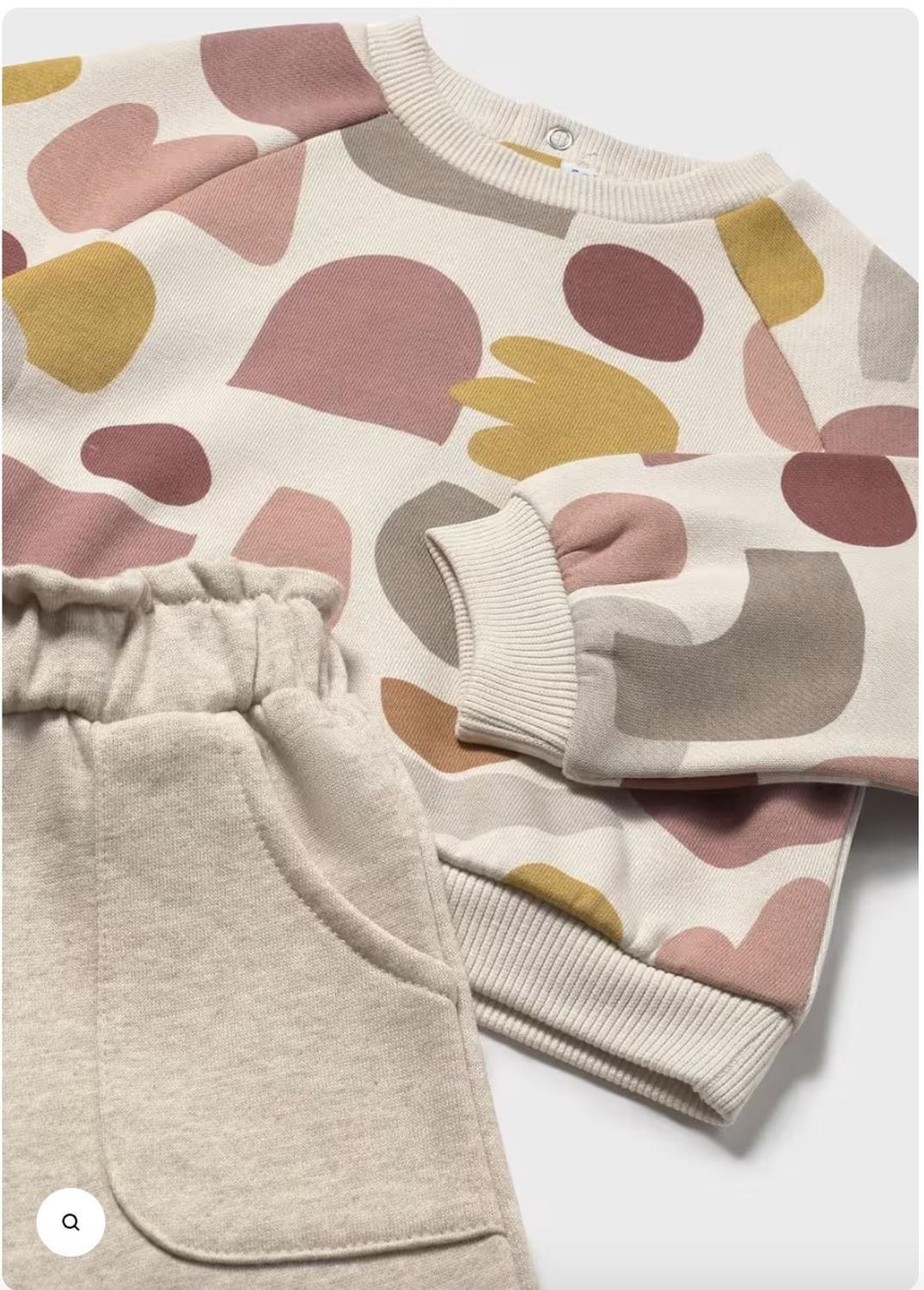 Pantalon con poleron estampado a juego en colores, cuello redondo-2