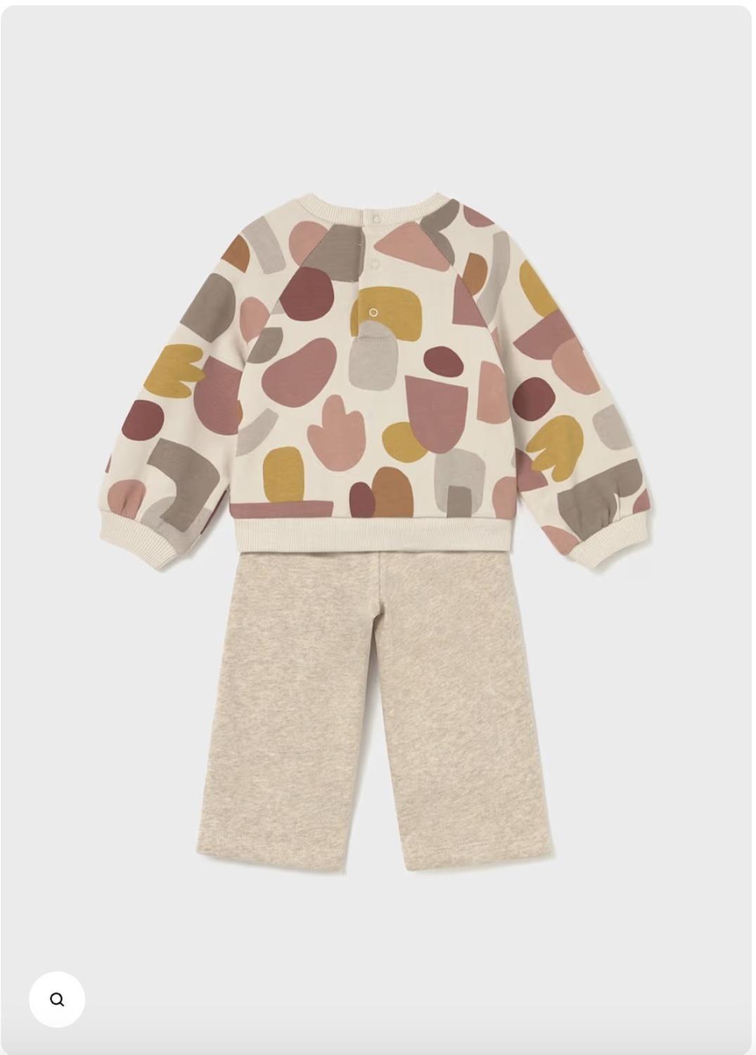 Pantalon con poleron estampado a juego en colores, cuello redondo-3