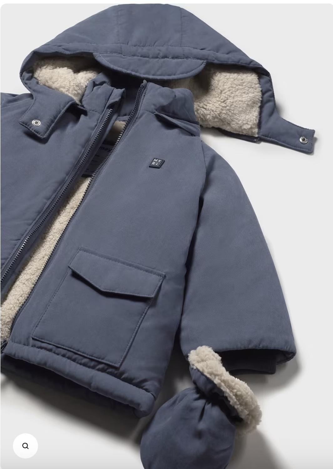 Chaqueton con capucha y guantes-2