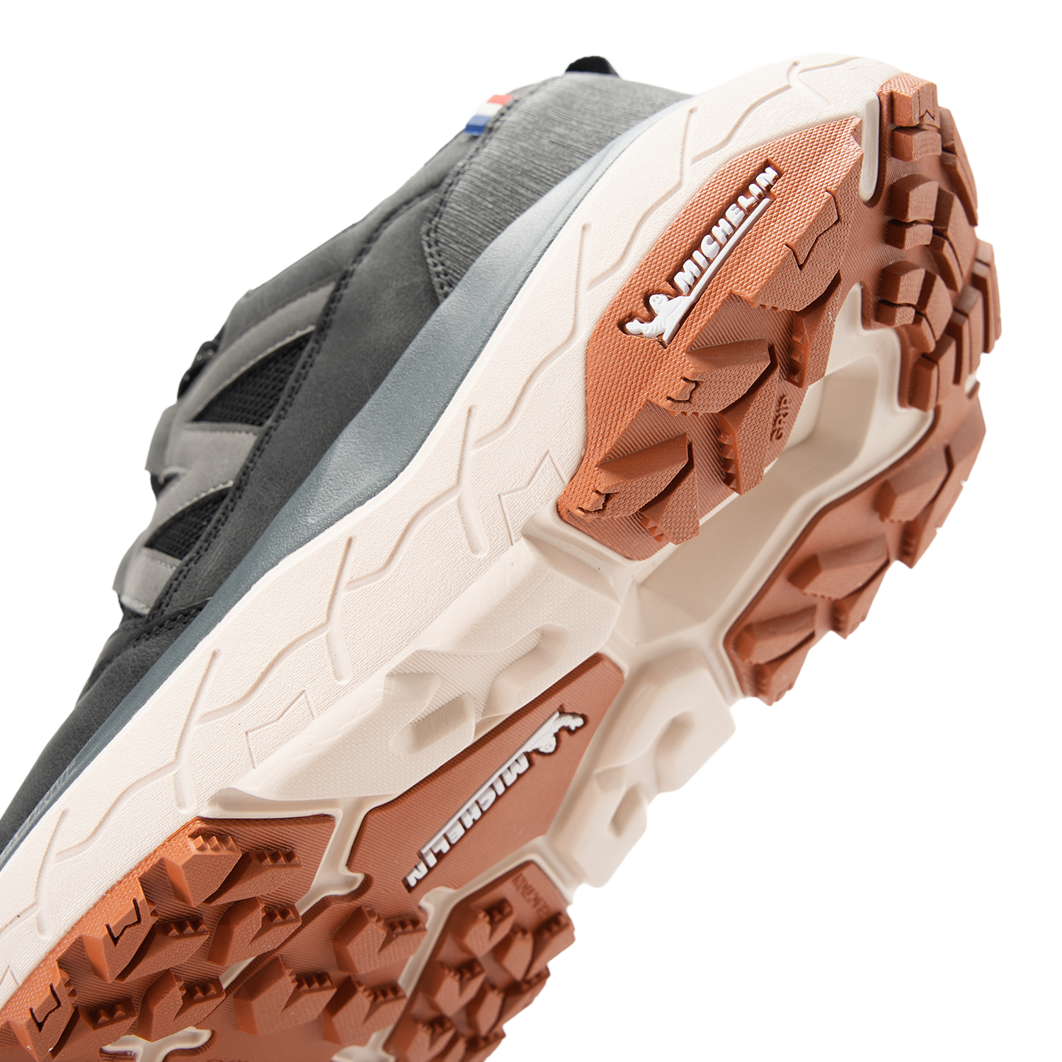 Zapatilla Urbana Outdoor Hombre Negro Y Beige Michelin Aw10-6
