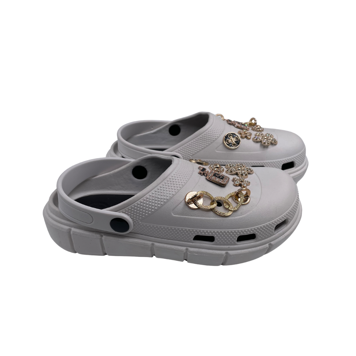 Zuecos Bajos Decorados con Charms Dorados-2