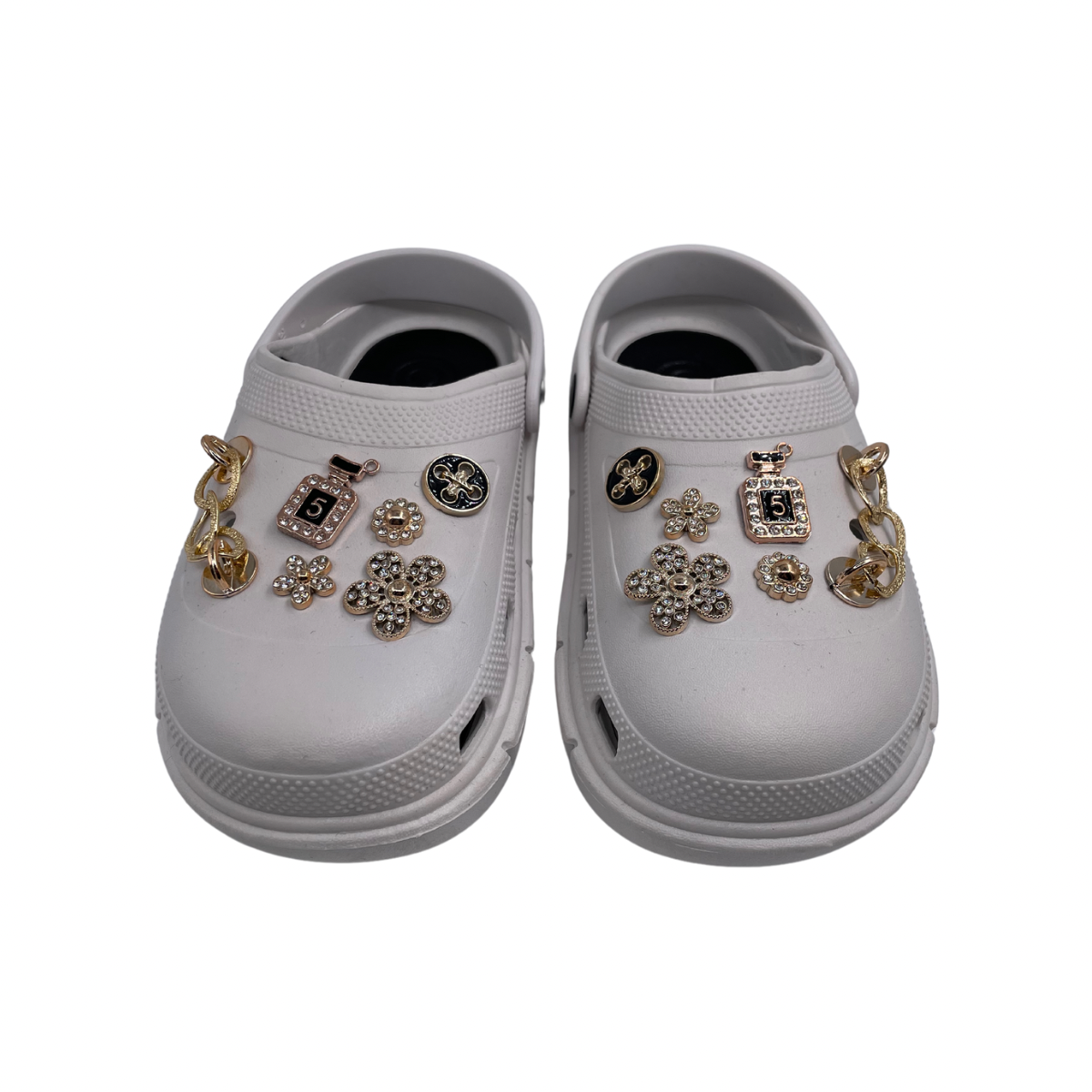Zuecos Bajos Decorados con Charms Dorados-7