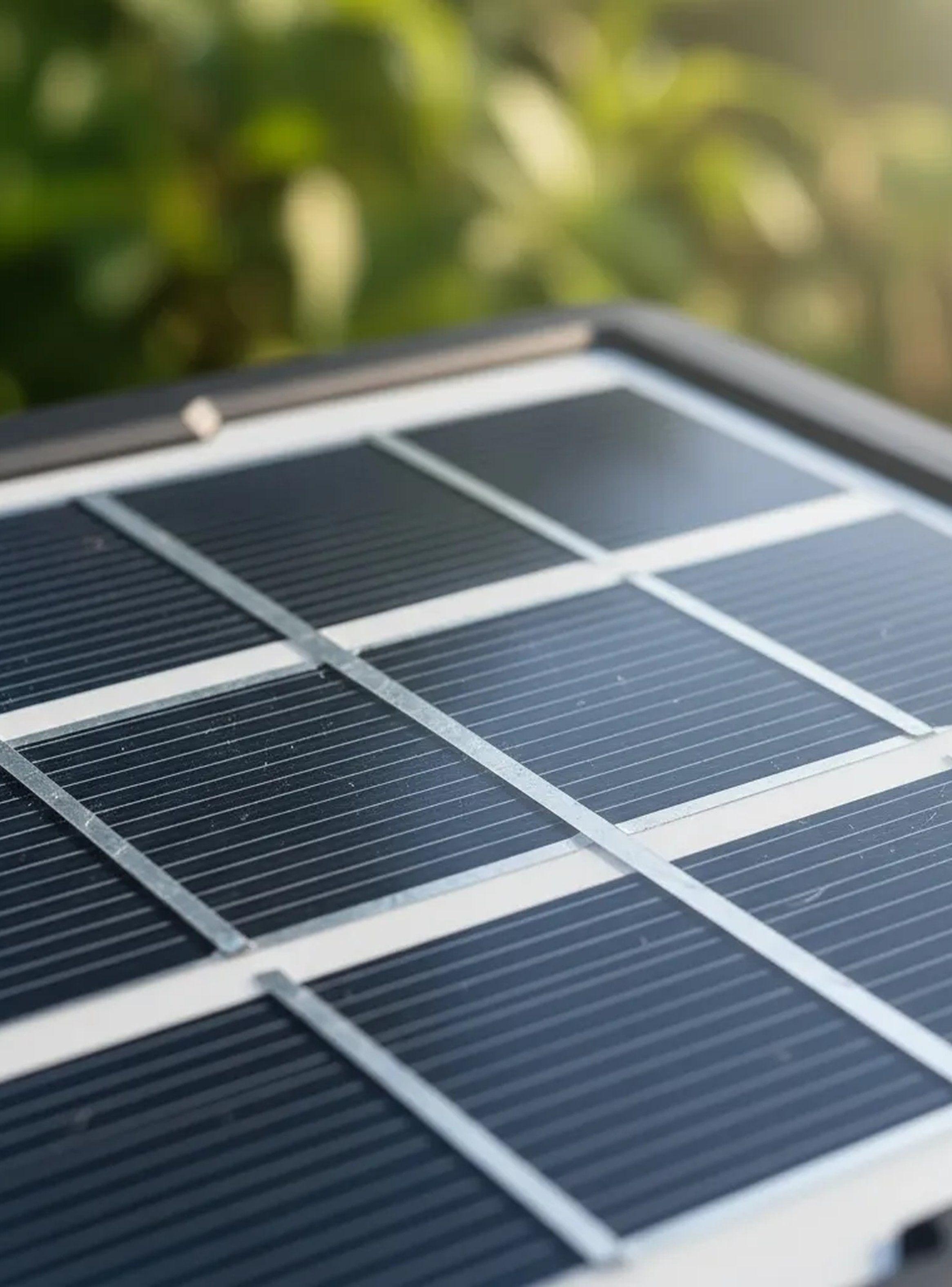 Kit de Emergencia Solar Portátil LED FM USB-7