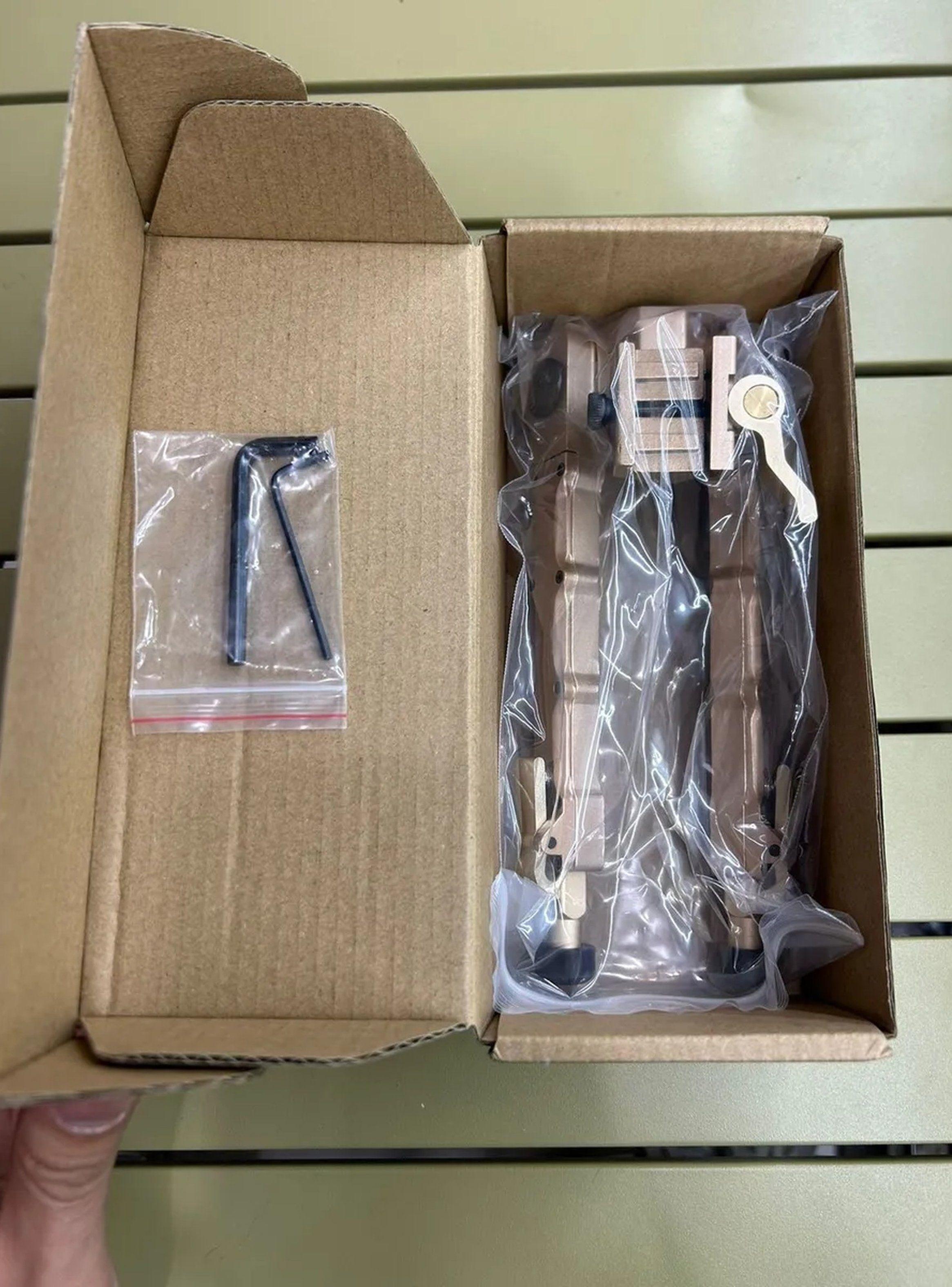 Bipode Ajustable de Metal Táctico Color Desert Tan-4