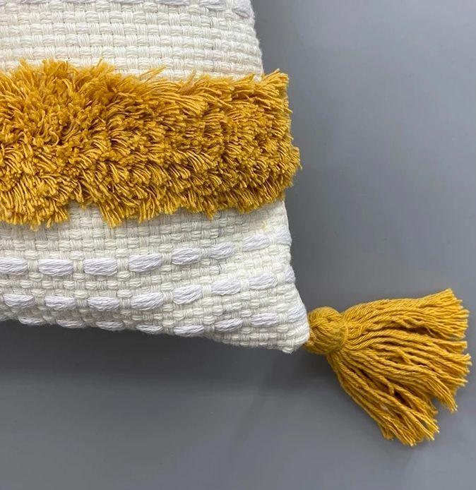 COJÍN BOHO 45 CM X 45 CM TEJIDO MOSTAZA BORLAS-2