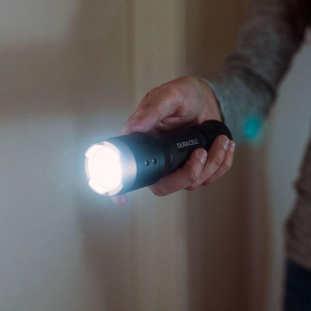 Linterna Duracell Foco Ajustable 350 Lumen c/3 Pilas AAA-9