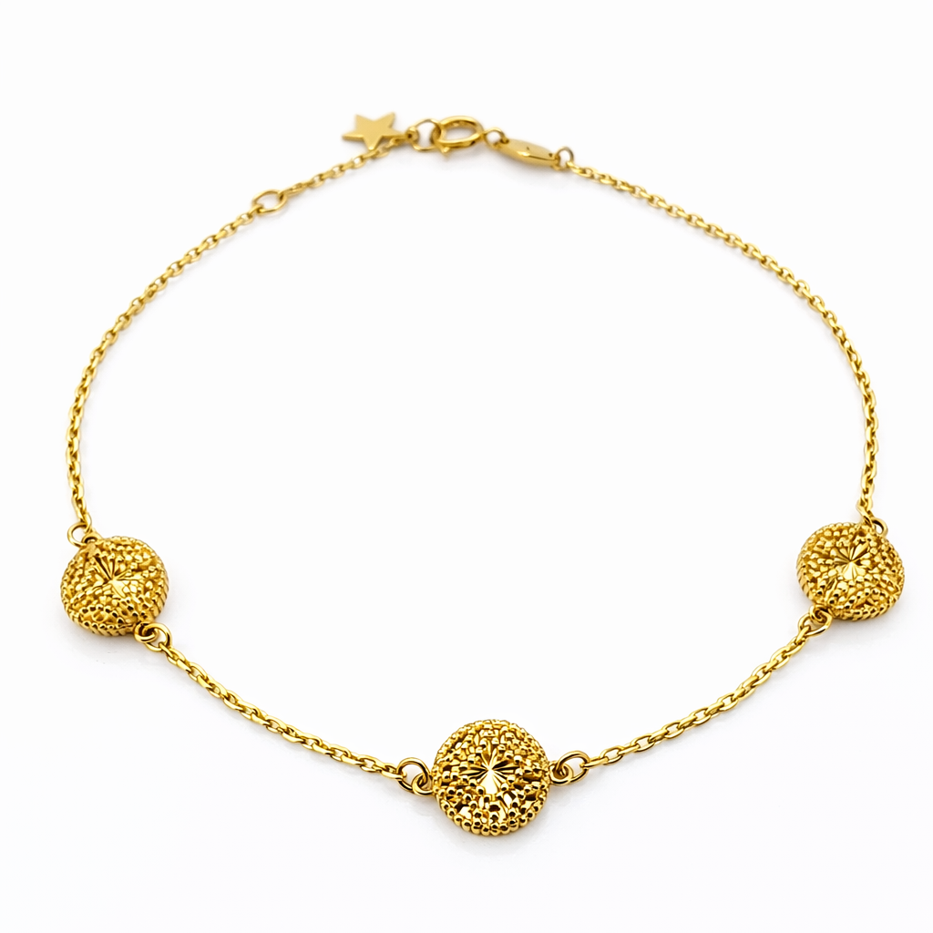 Pulsera con 3 Esferas Caladas y Estrella en Cierre Oro Amarillo 18K-0