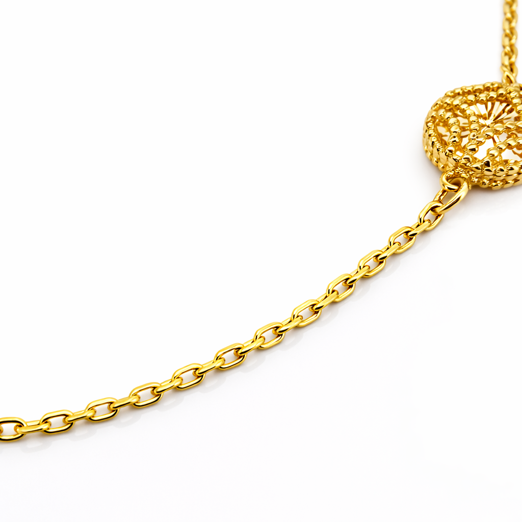 Pulsera con 3 Esferas Caladas y Estrella en Cierre Oro Amarillo 18K-2