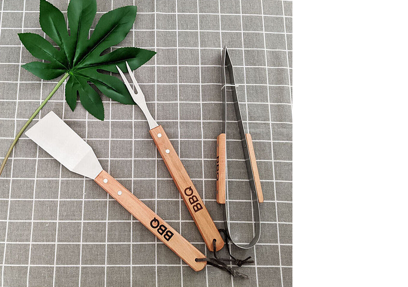 Set Parrillero BBQ Pinzas/Espátula/Tenedor Mango Madera-1