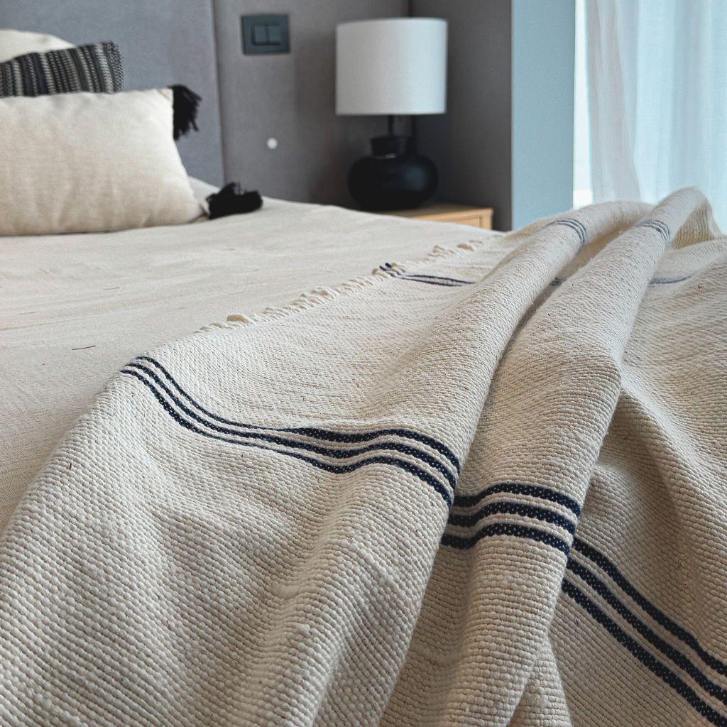 Manta 100% Algodón - 180x130cm - Crudo con Líneas Azul-2