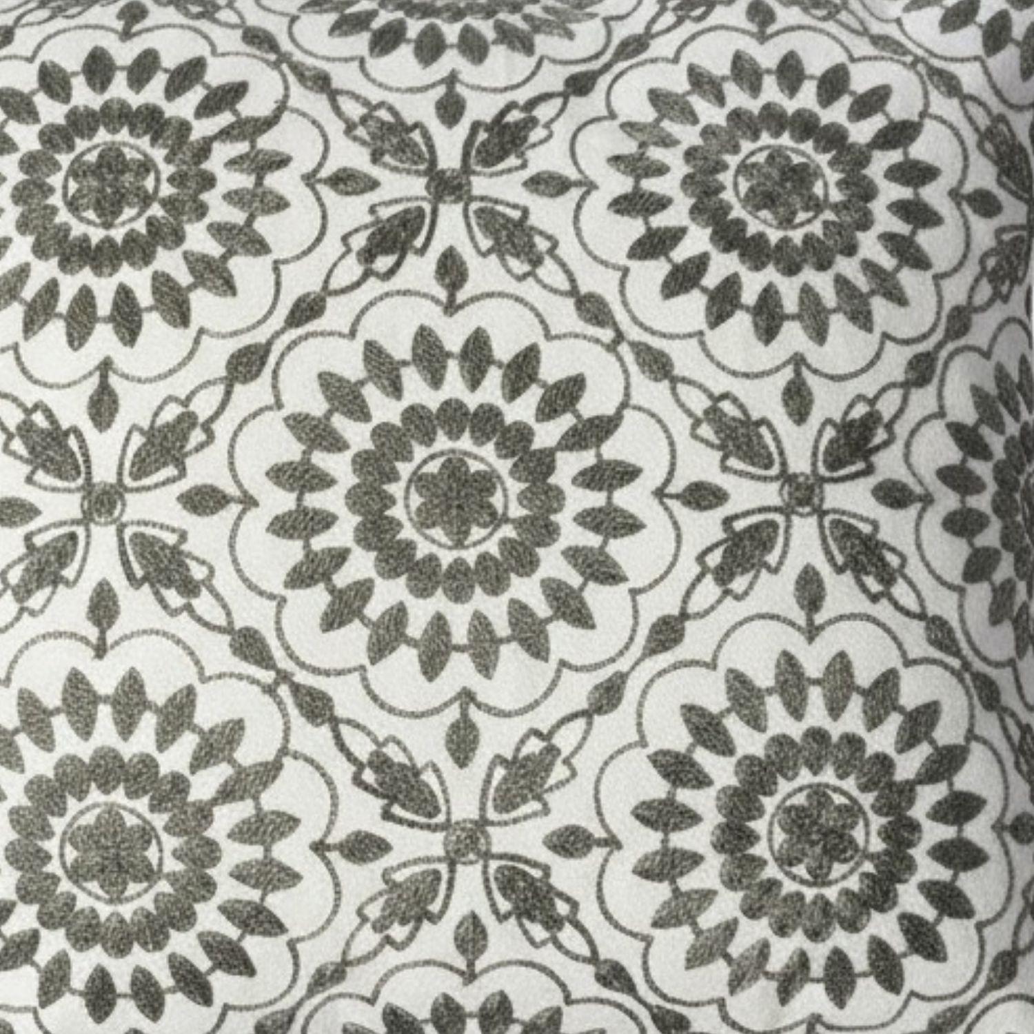 Cojín Completo con Funda Bordada Mandala Gris-2