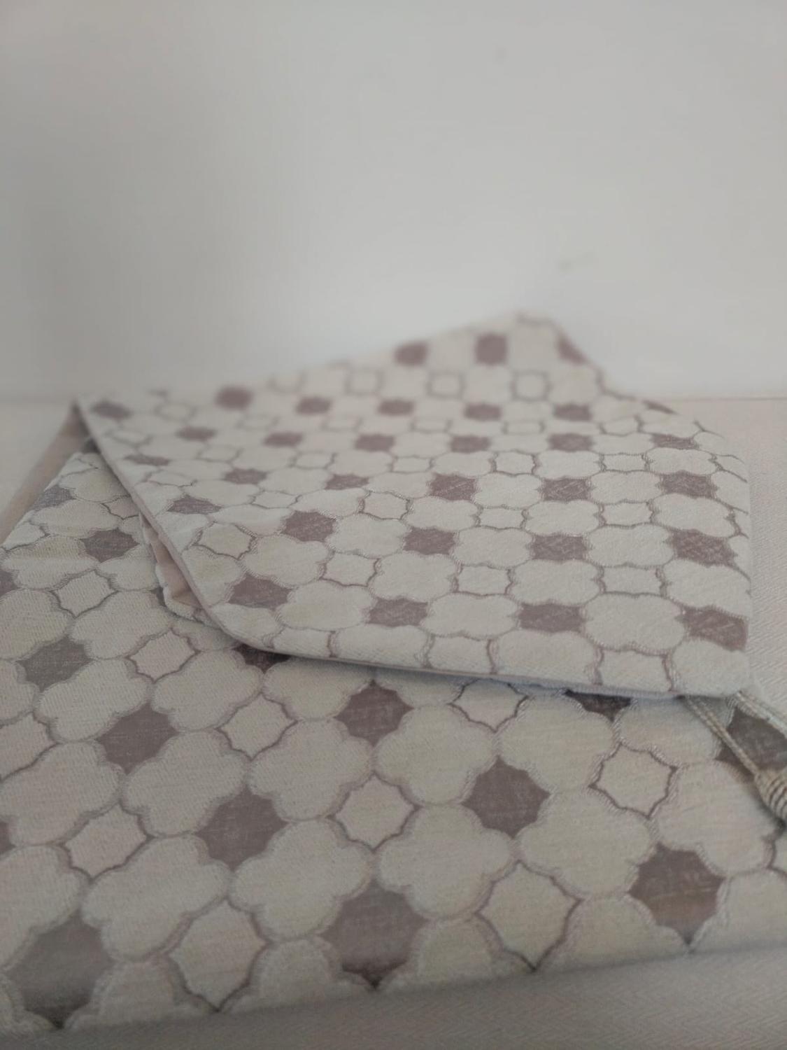 Camino de Mesa 180 cm. Tela Beige-2