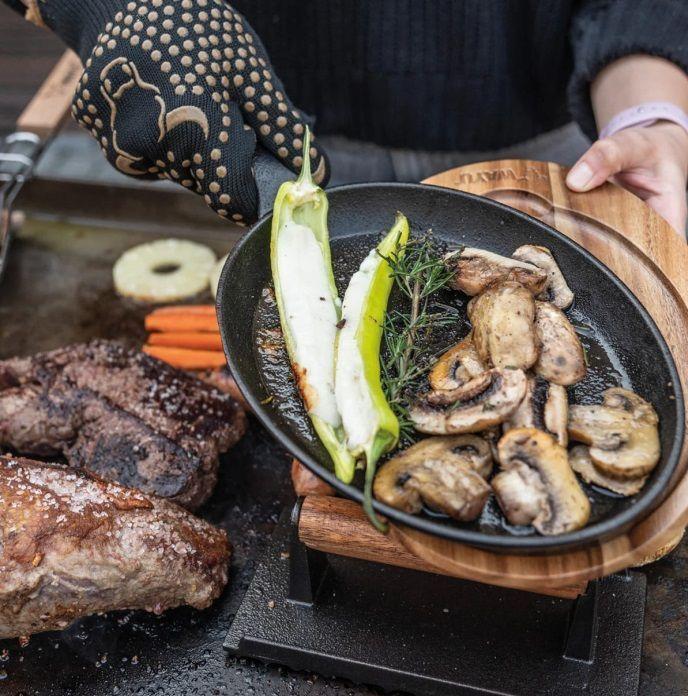 Sartén Ovalado Wayu Hierro Fundido Con Base Madera Fierro-3