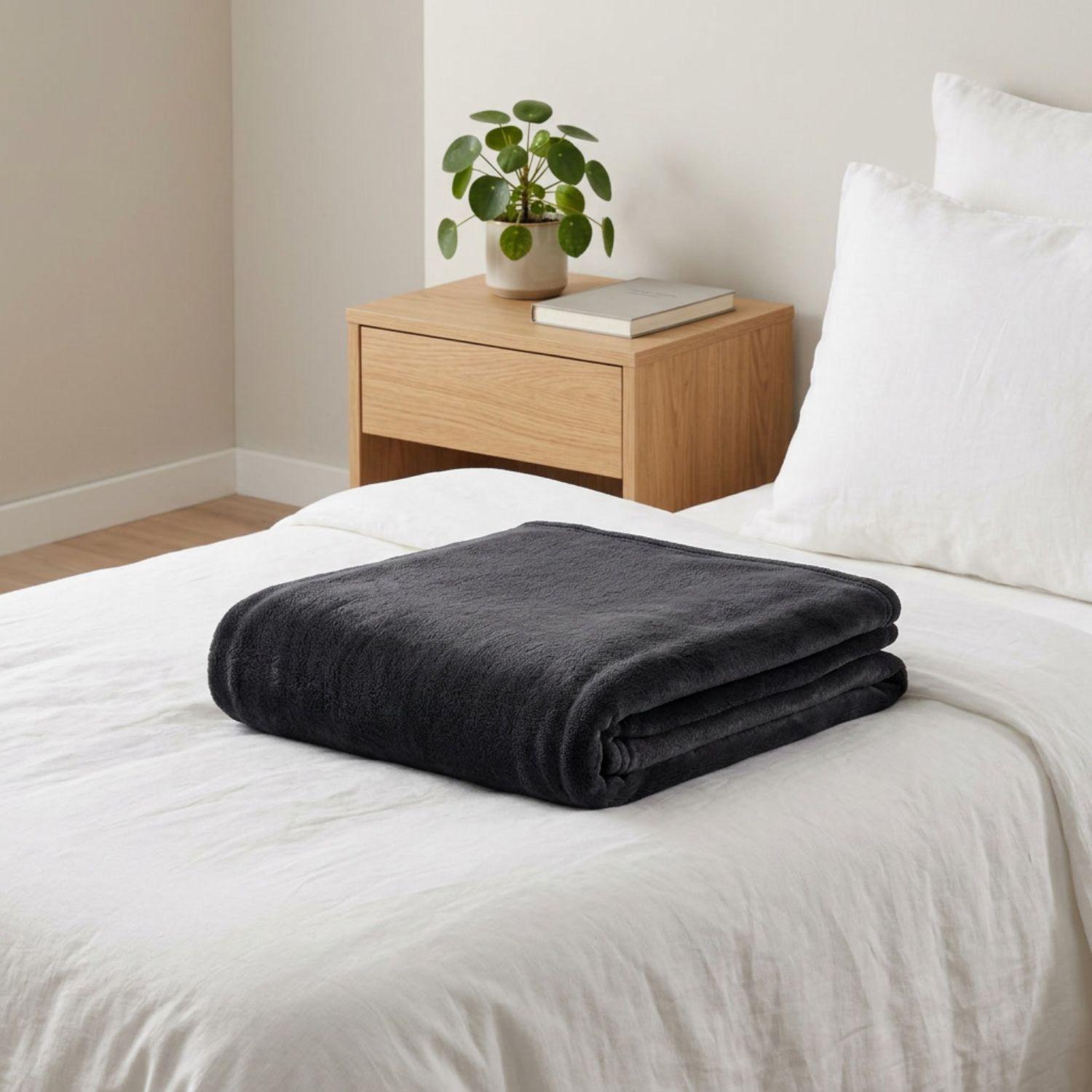 Manta Frazada Polar Flannel Lisa Negro Martine 127x152cm-3