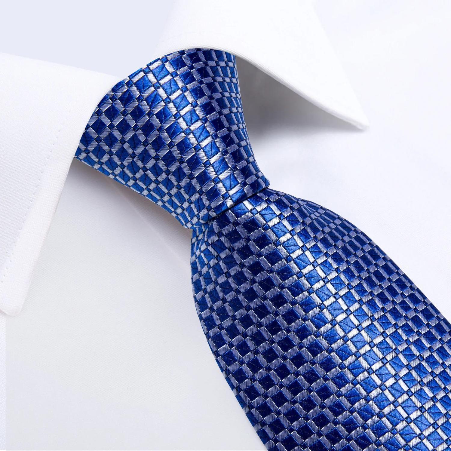 Corbata Seda Hombre con paño y colleras Modelo Celeste Oscuro Cuadros-2