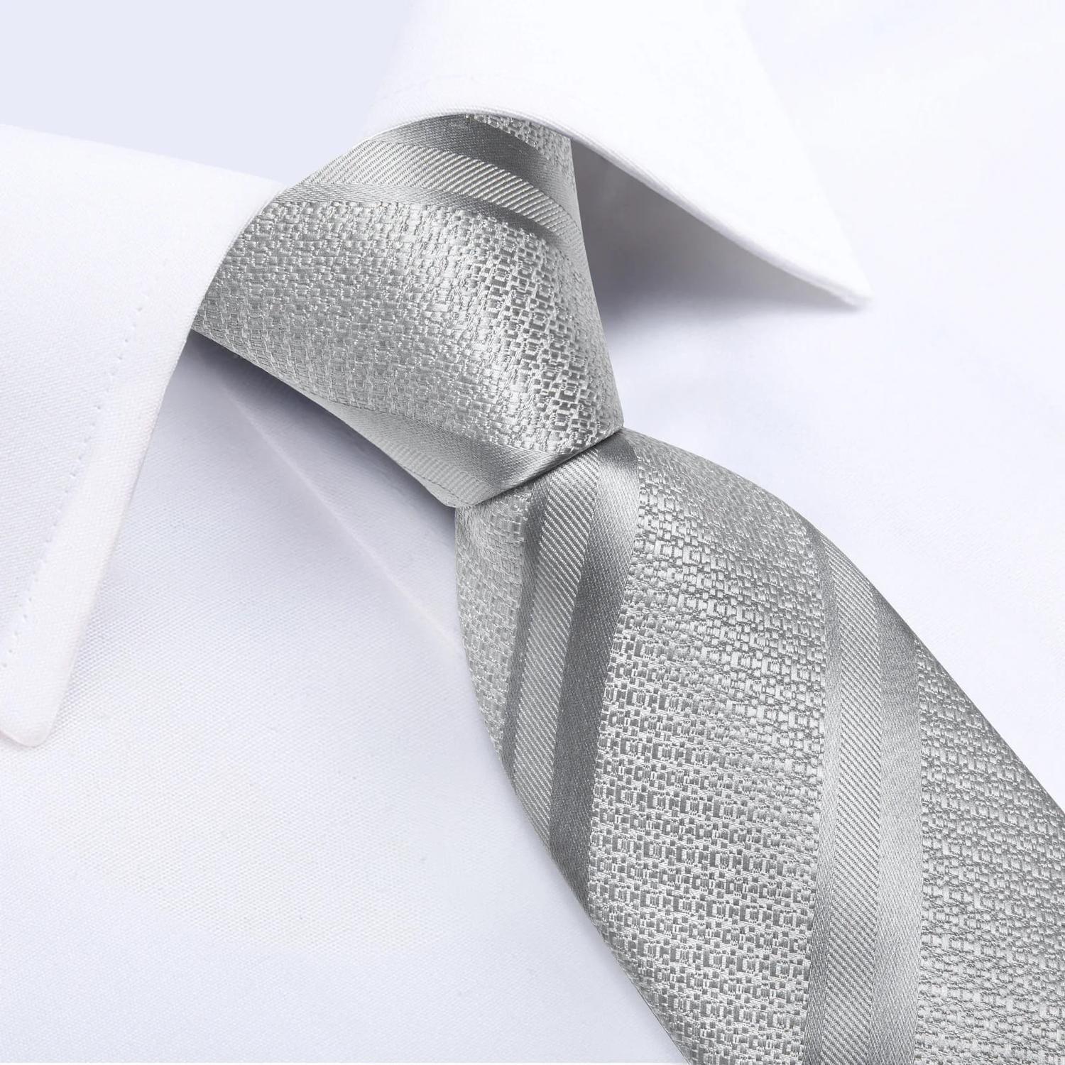 Corbata Plata hombre seda con pañuelo y colleras Modelo Plateado Metal-2