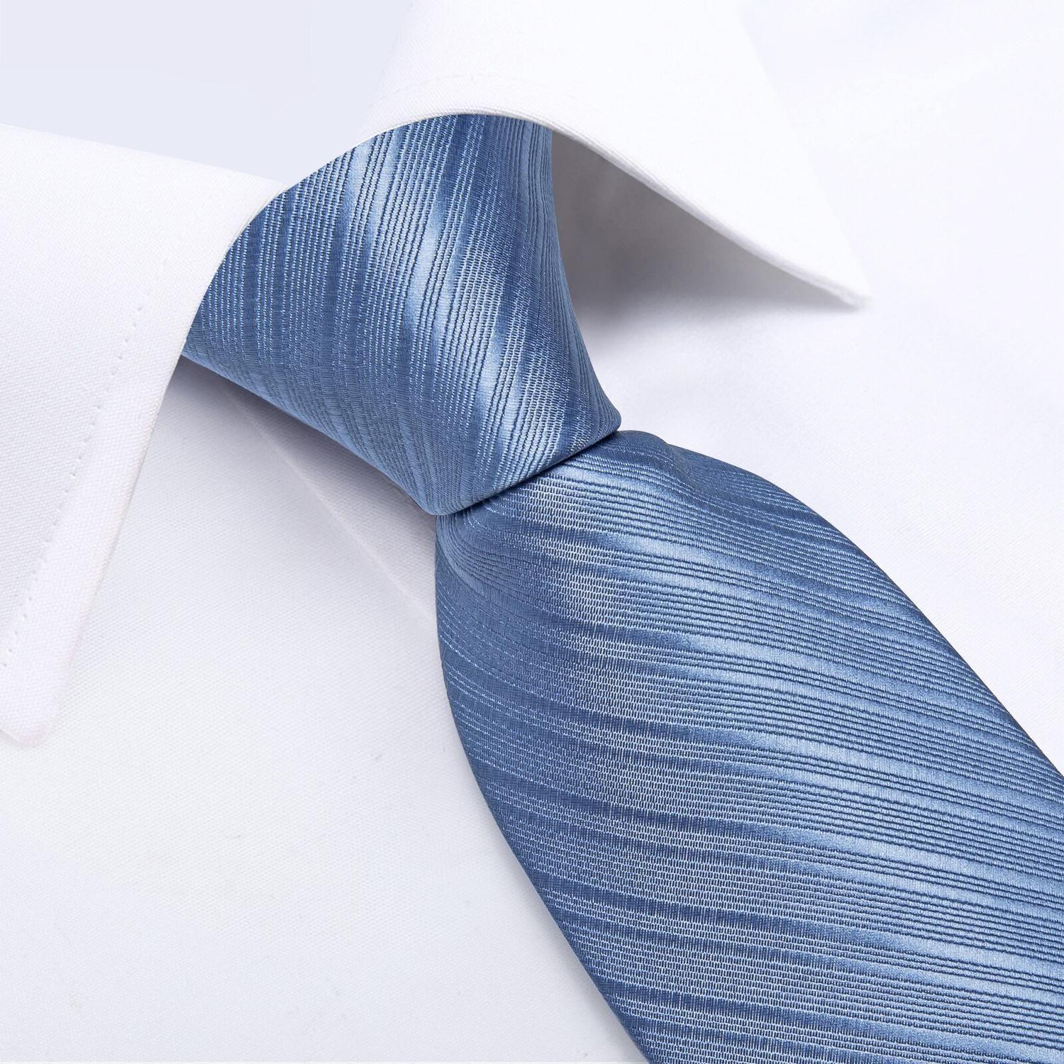 Corbata hombre Seda con paño y colleras Modelo Celeste Silver-2