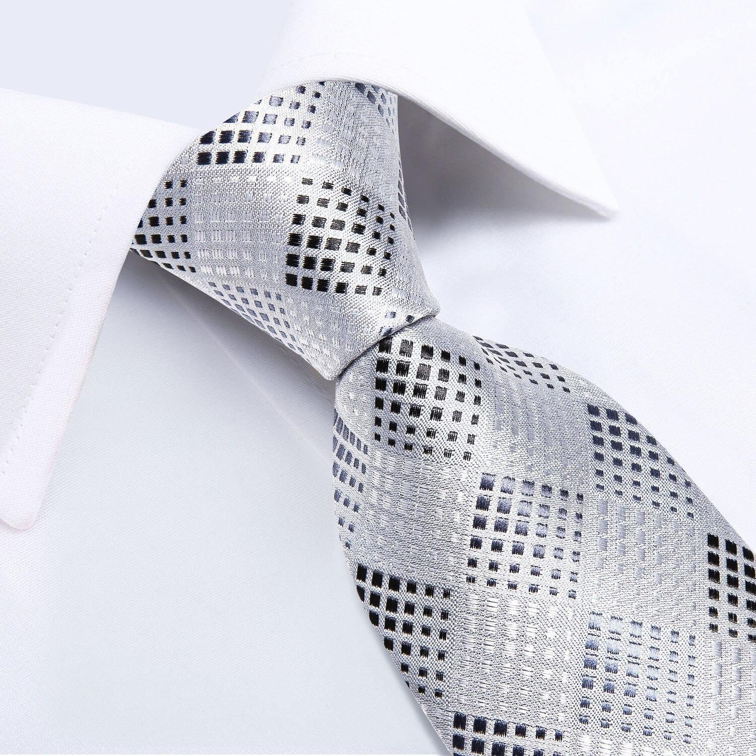 Corbata Gris seda hombre con paño y colleras Modelo Punto Gris-2