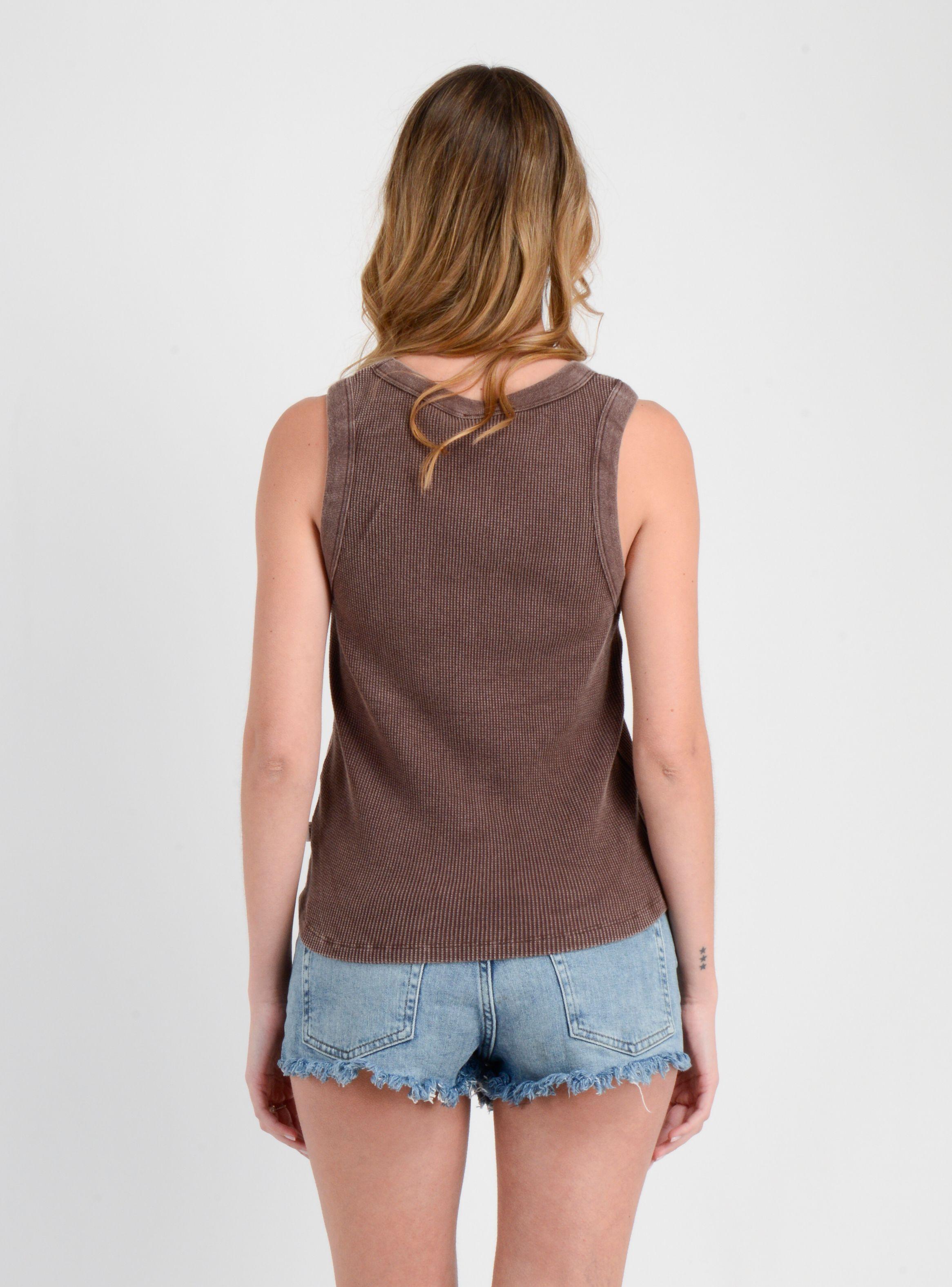 POLERA SIN MANGAS LYDIA CAFÉ-1