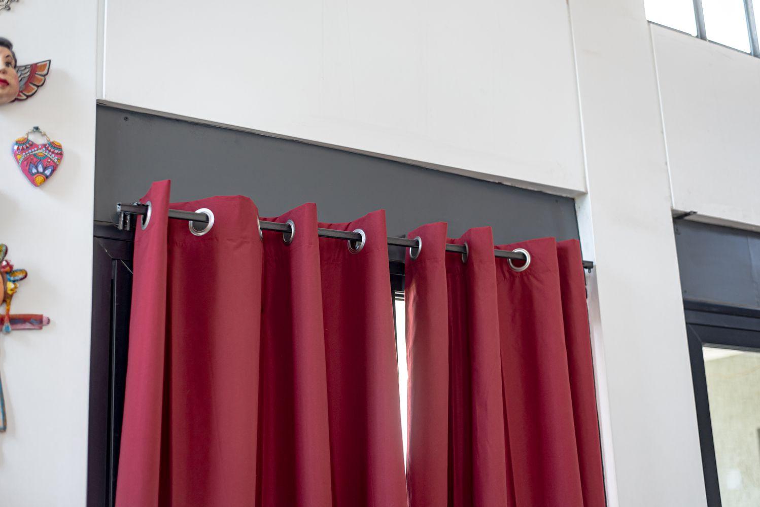 Cortina Tradicional 100% Blackout Rojo-4