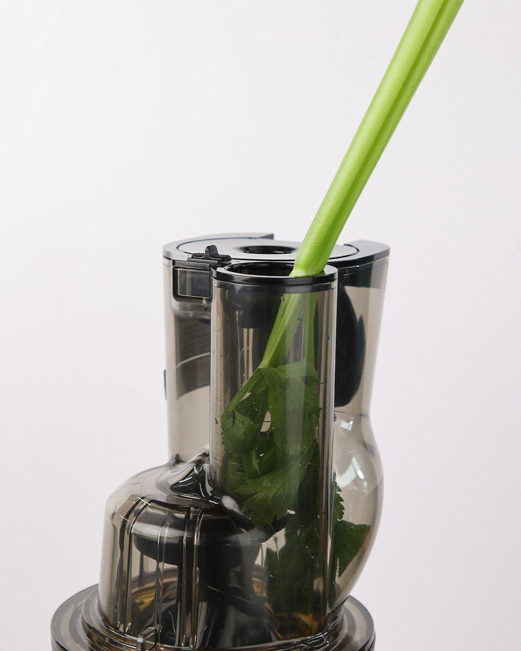 Extractor de jugo de frutas y verduras Prensado en Frío Kuvings REVO830 Negro-4