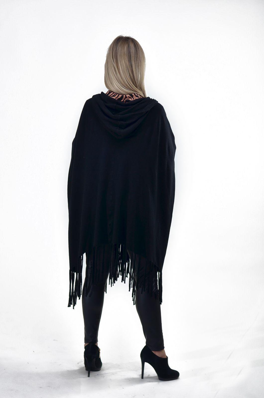 Poncho Flecos Negro Alexandra Cid-2