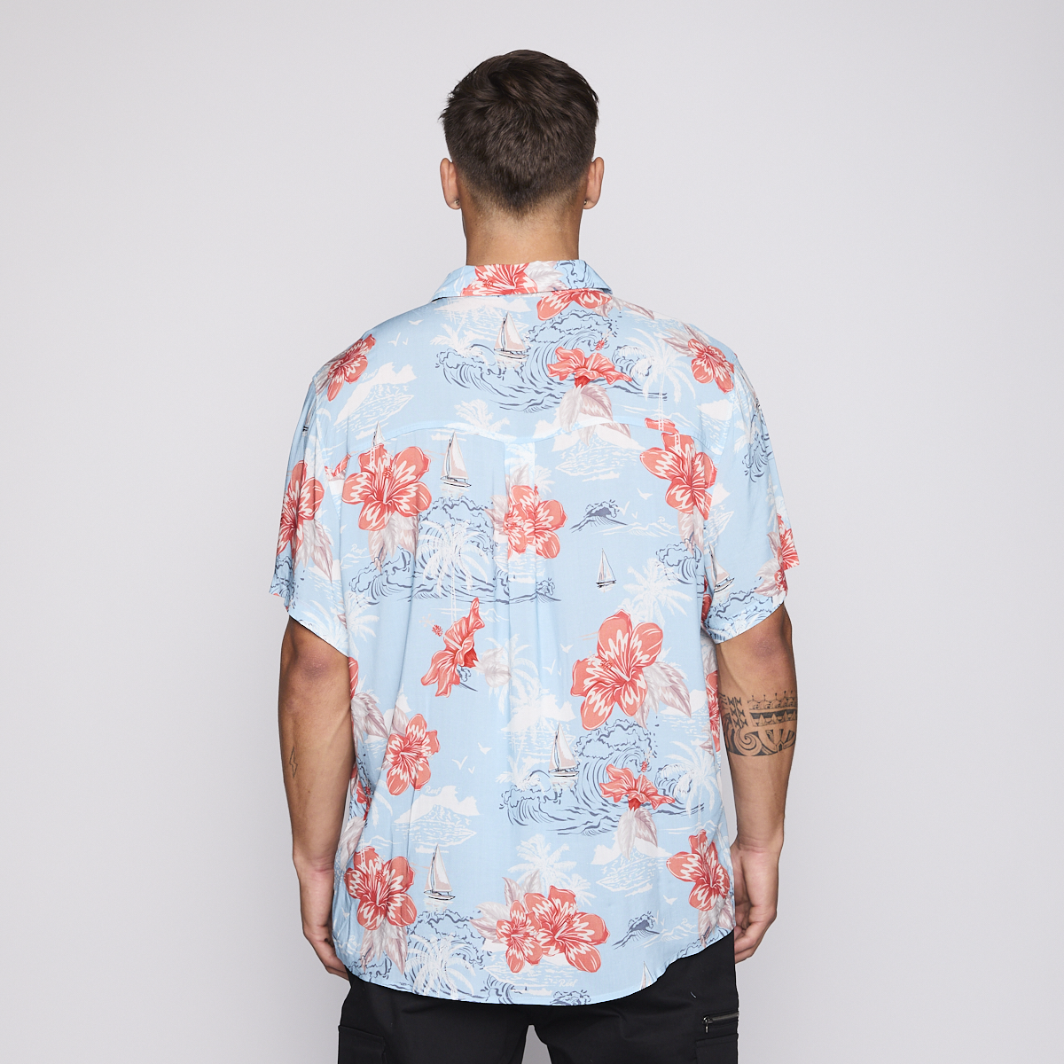 Camisa Reef Men Floreada Celeste-2