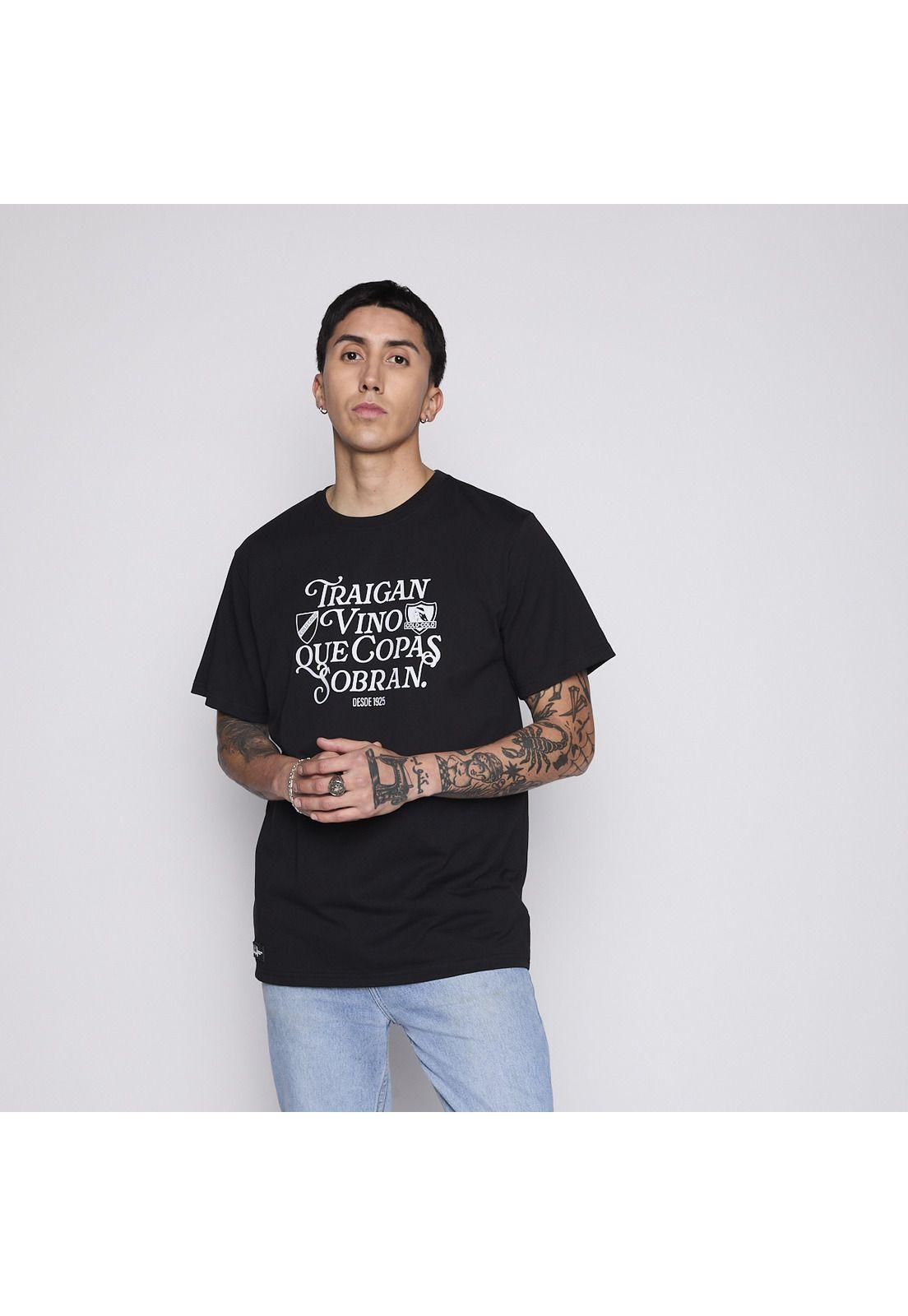 Polera Colo Colo Urbano Hombre Traigan Vino, Copas Sobran Negro-2