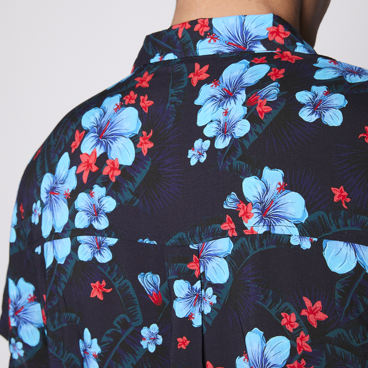 Camisa Reef Men Negra Floreada-6