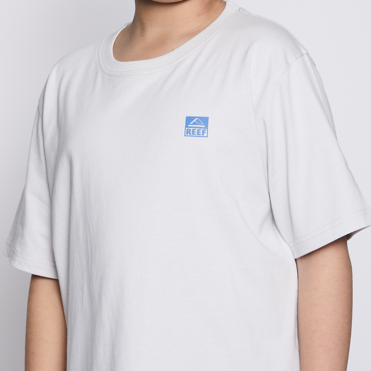 Polera Reef Kids Light Grey Logo Back-4