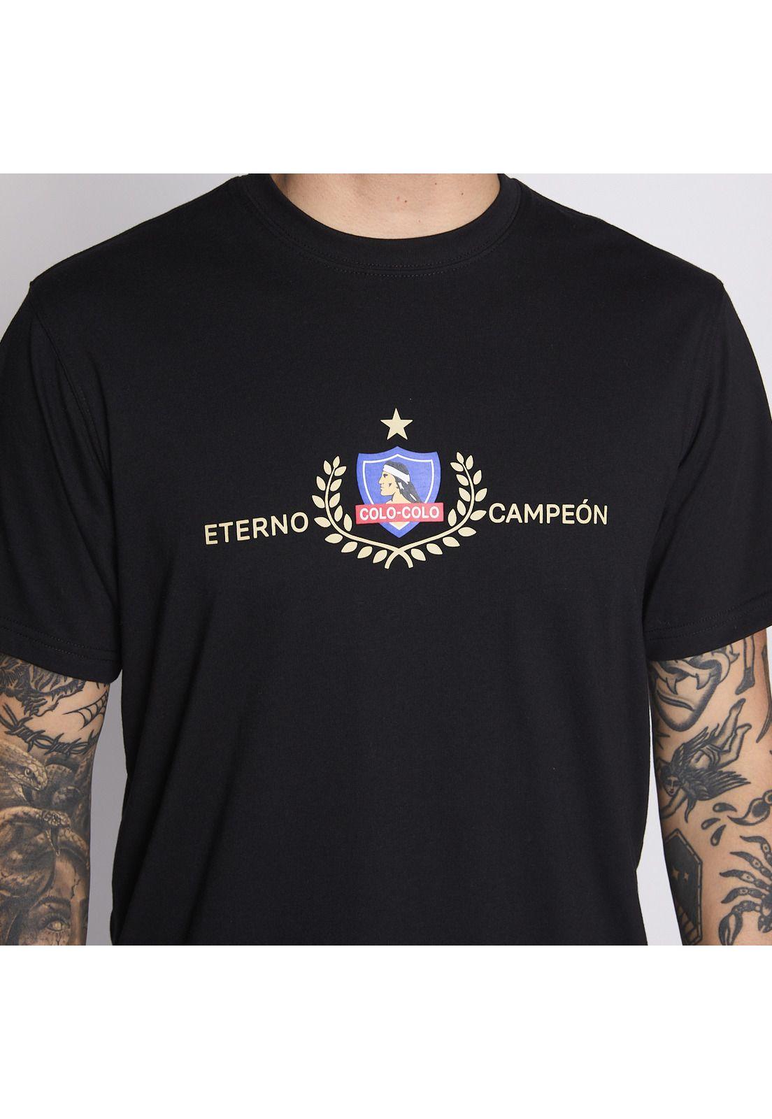 Polera Colo Colo Urbano Hombre Eterno Campeón Negro Escudo Verano-2