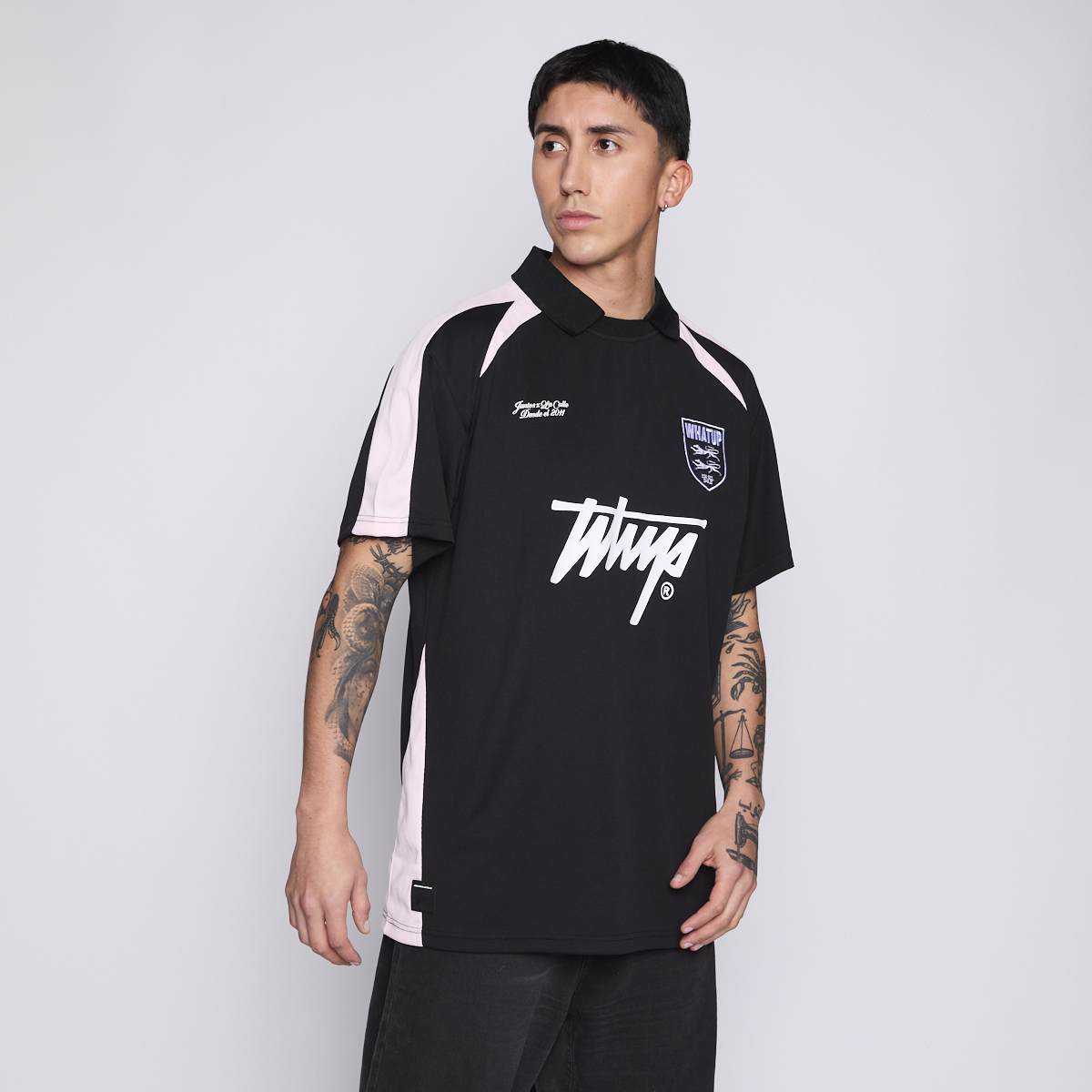 Camiseta Men Whatup "Juntos por la Calle" Black Pink-2