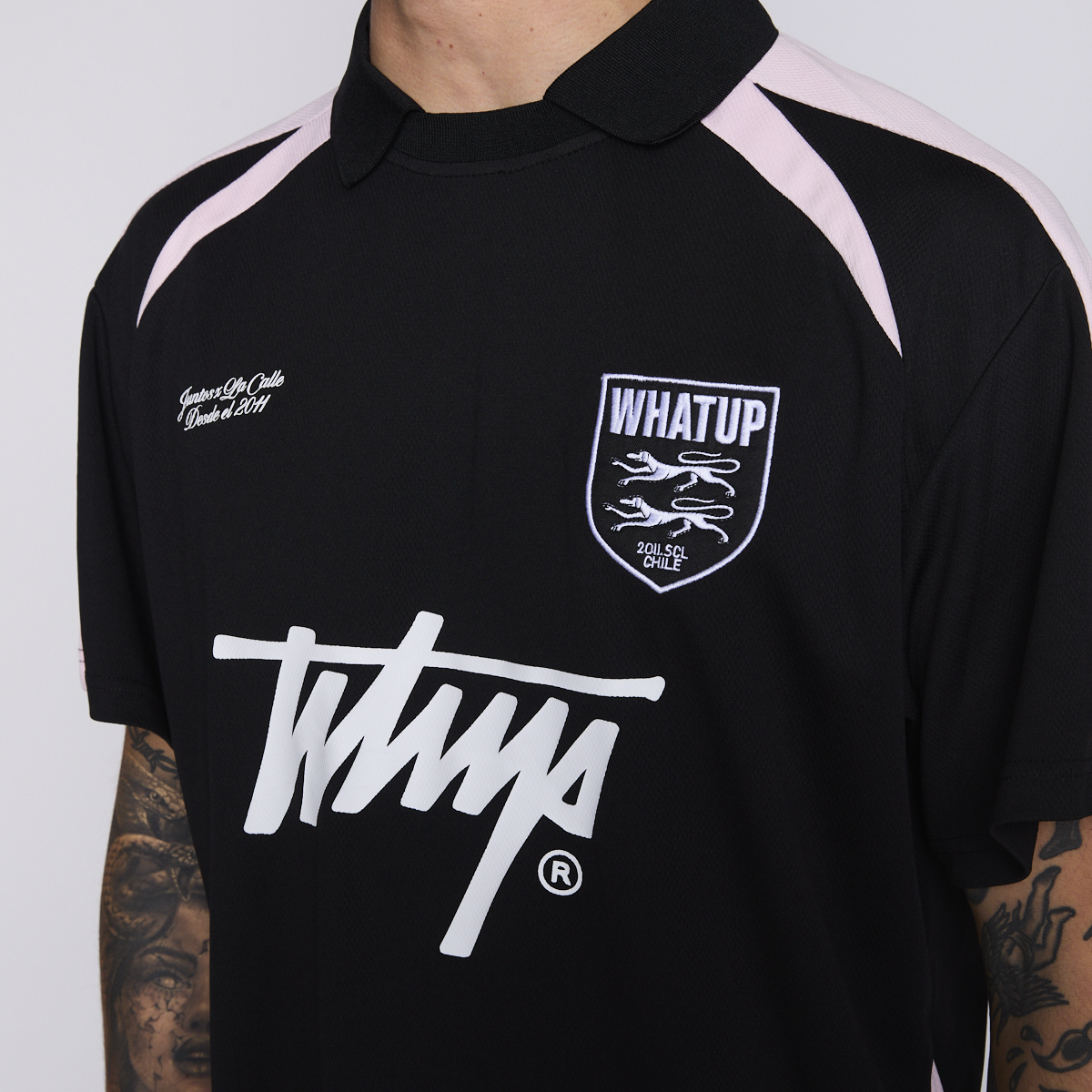 Camiseta Men Whatup "Juntos por la Calle" Black Pink-3