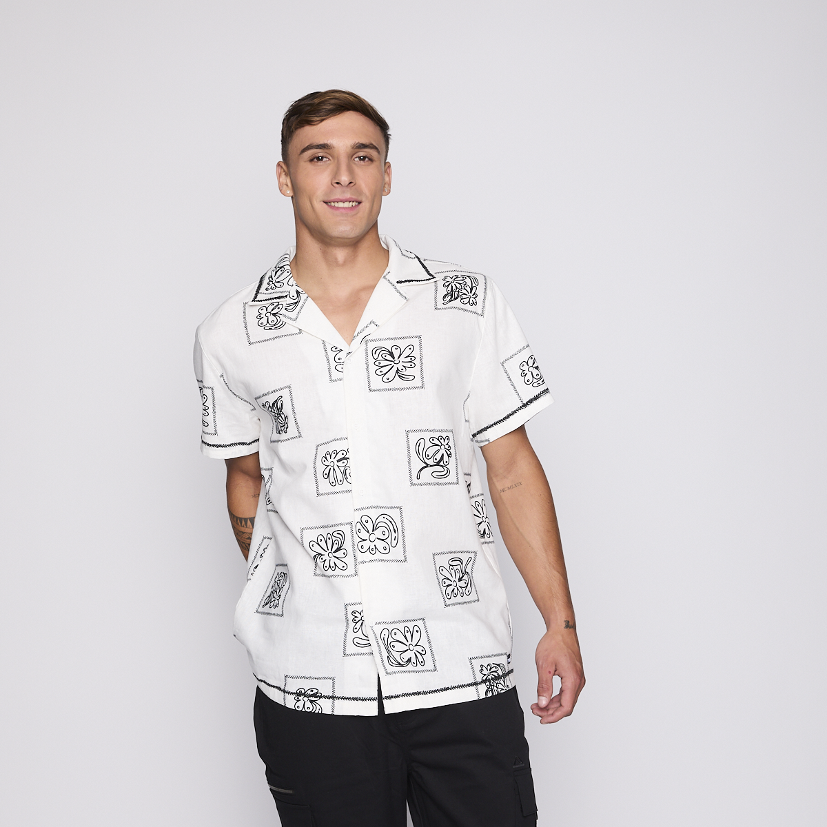 Camisa Reef Men Beige Diseños Negro-4
