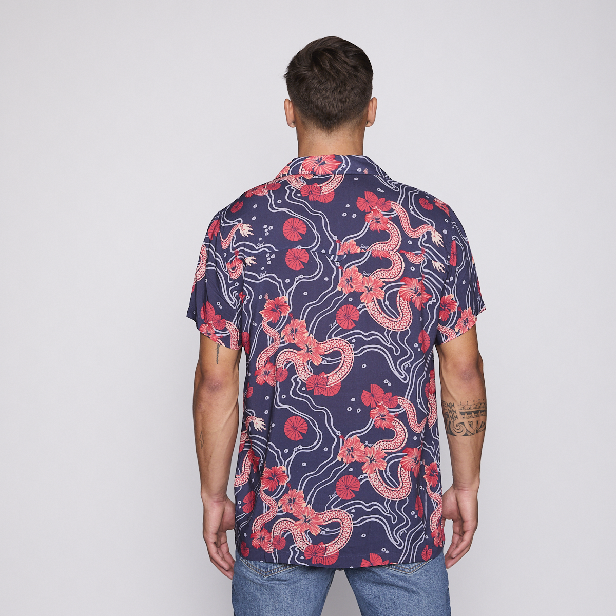 Camisa Reef Men Azul Dragones Rojos y Flores-2