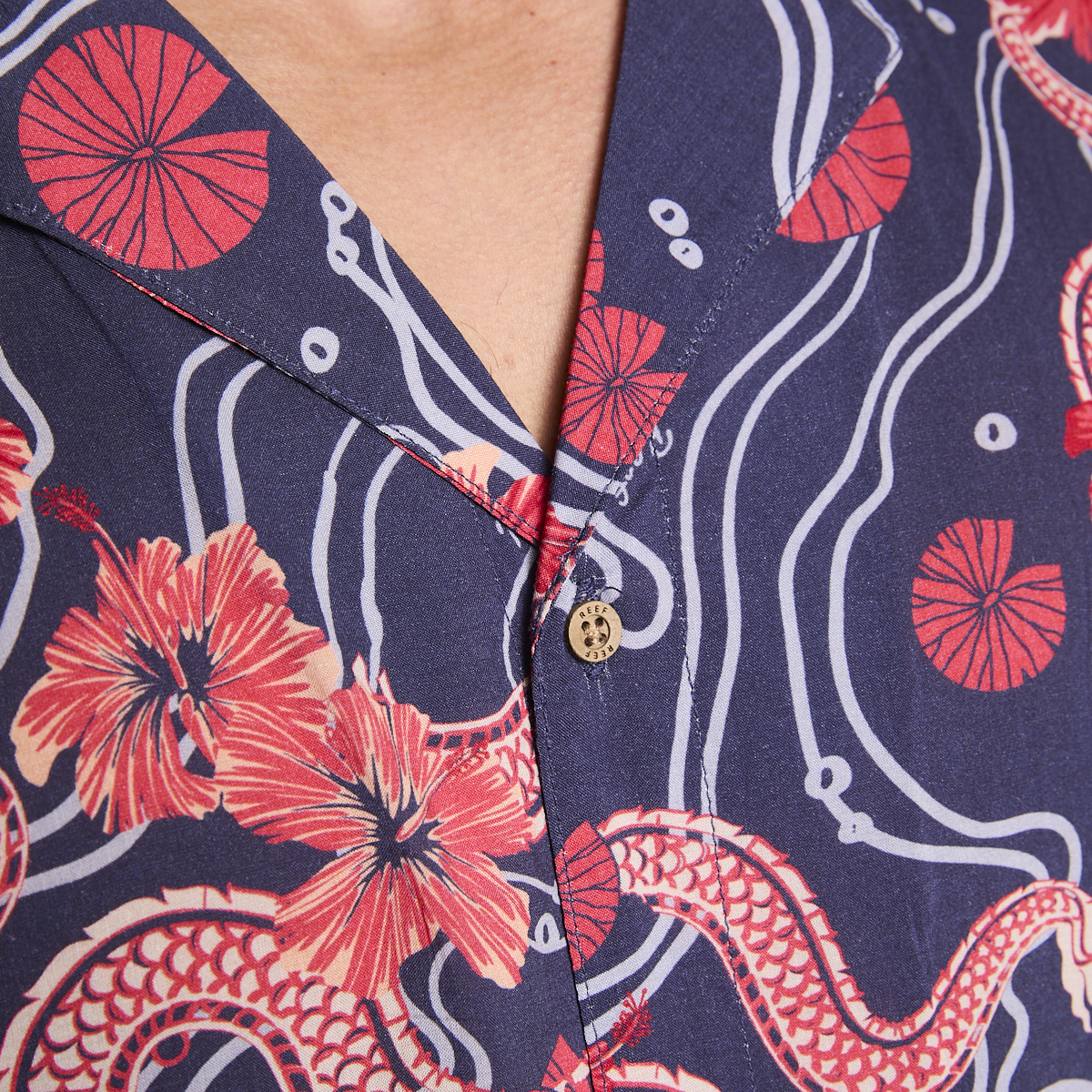 Camisa Reef Men Azul Dragones Rojos y Flores-4