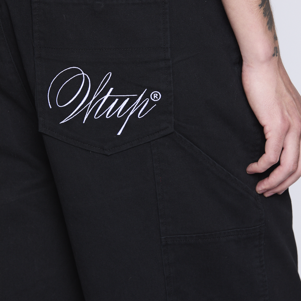 Bermuda Recta Whatup Men All Black-3