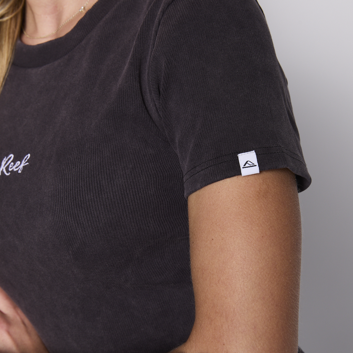 Polera Crop Reef Women Black Logo-4