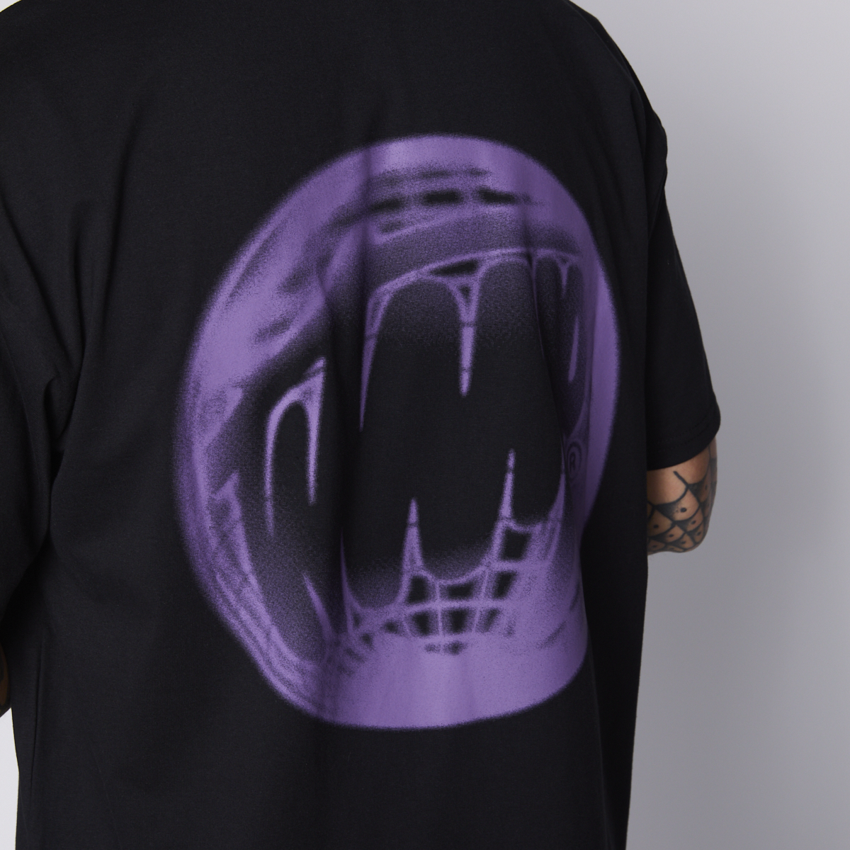 Polera WhatUp Oversize Black Round Purple-3