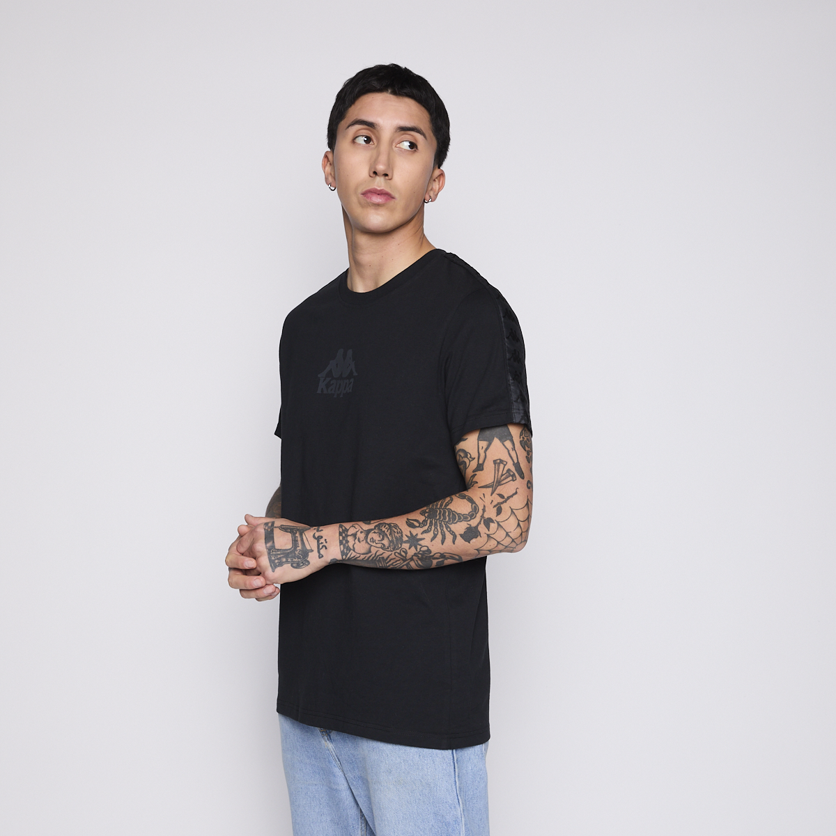 Polera Kappa Men Banda Black Logo Front Grey-2