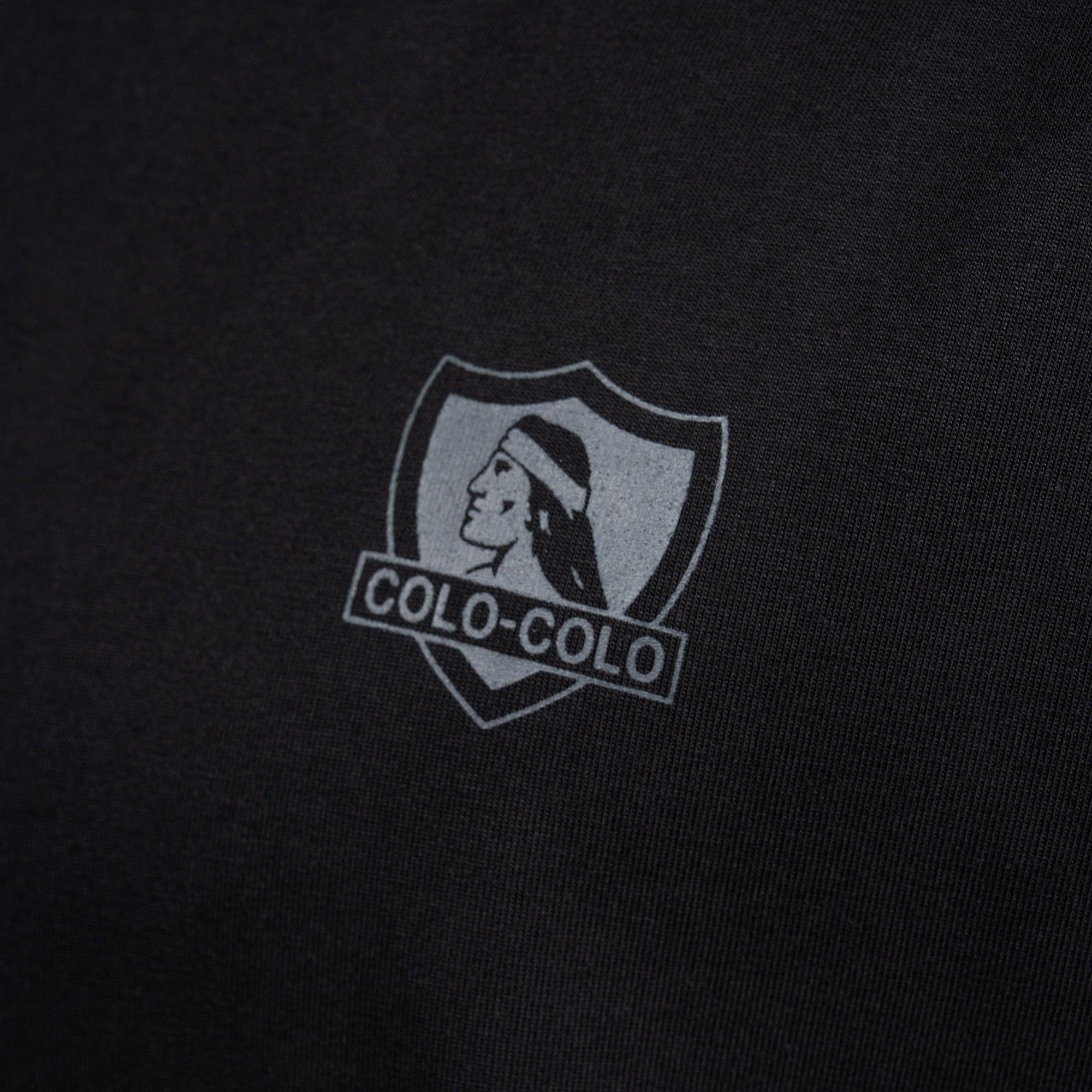 Polera Colo-Colo Urbano Negro Escudo Pequeño Gris-2