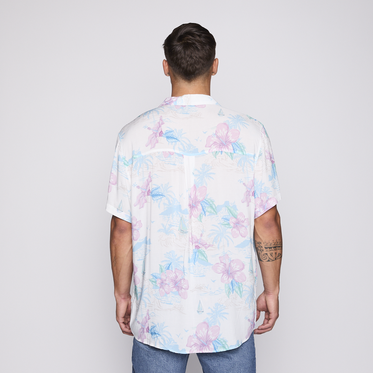 Camisa Reef Men Floreada Blanca-2