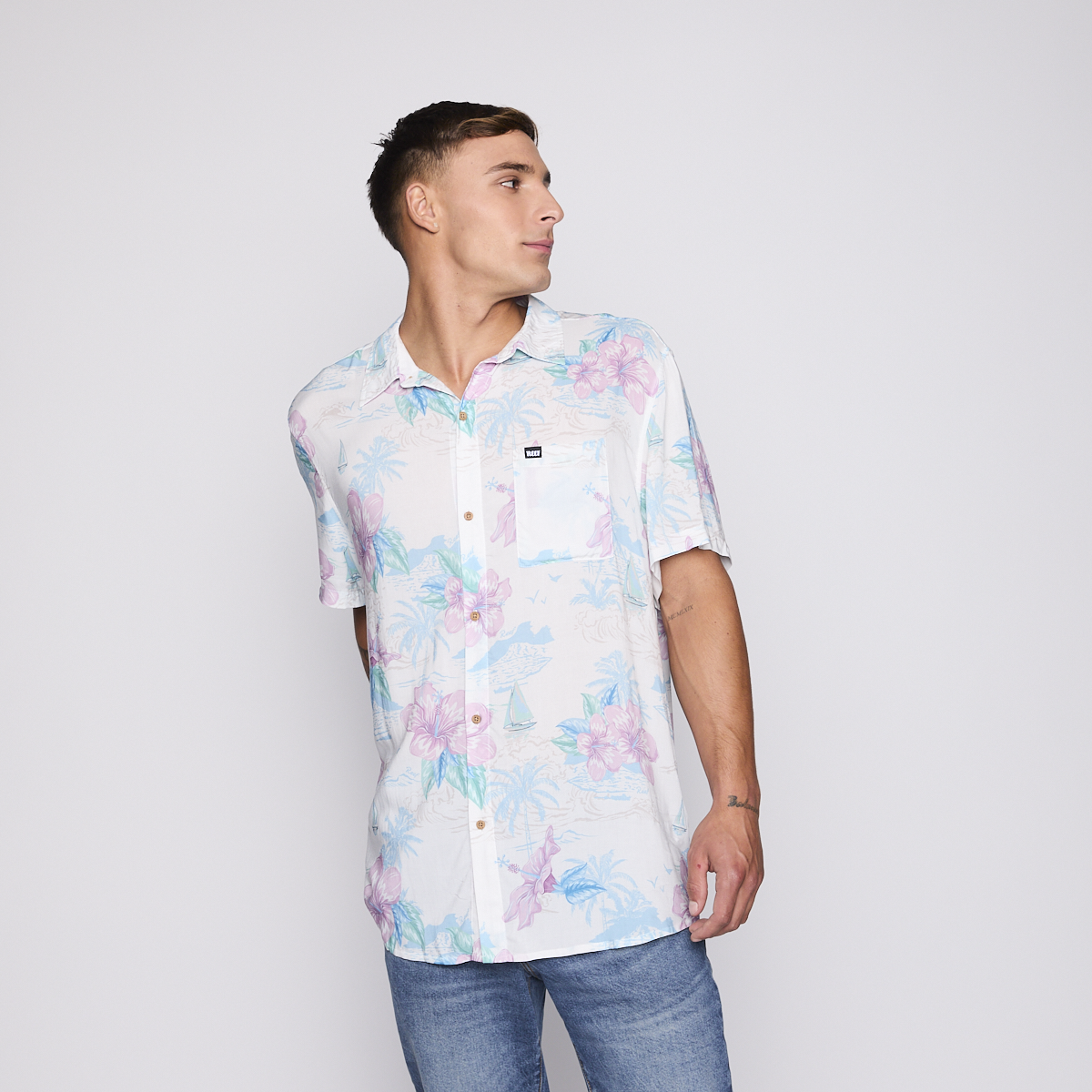 Camisa Reef Men Floreada Blanca-3