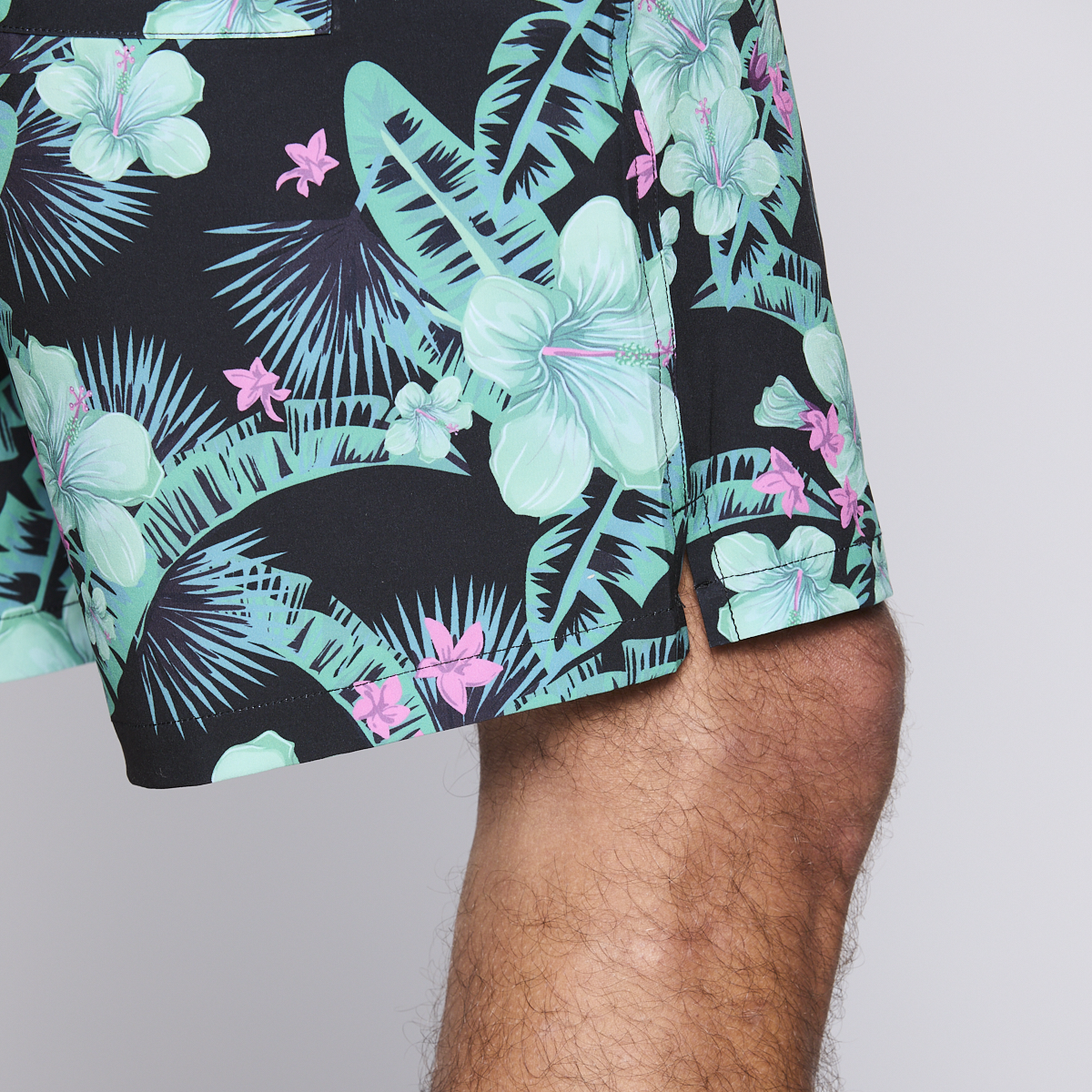 Traje de Baño Reef Men Black Pink Flowers-5