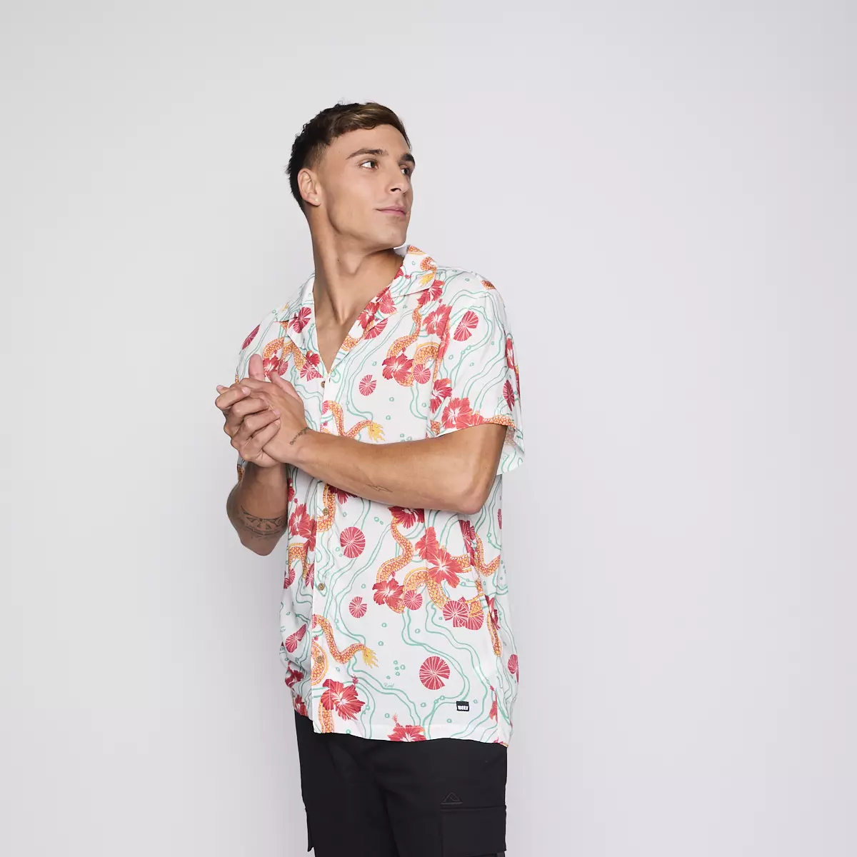 Camisa Reef Men Blanca Dragones Rojos y Flores-3